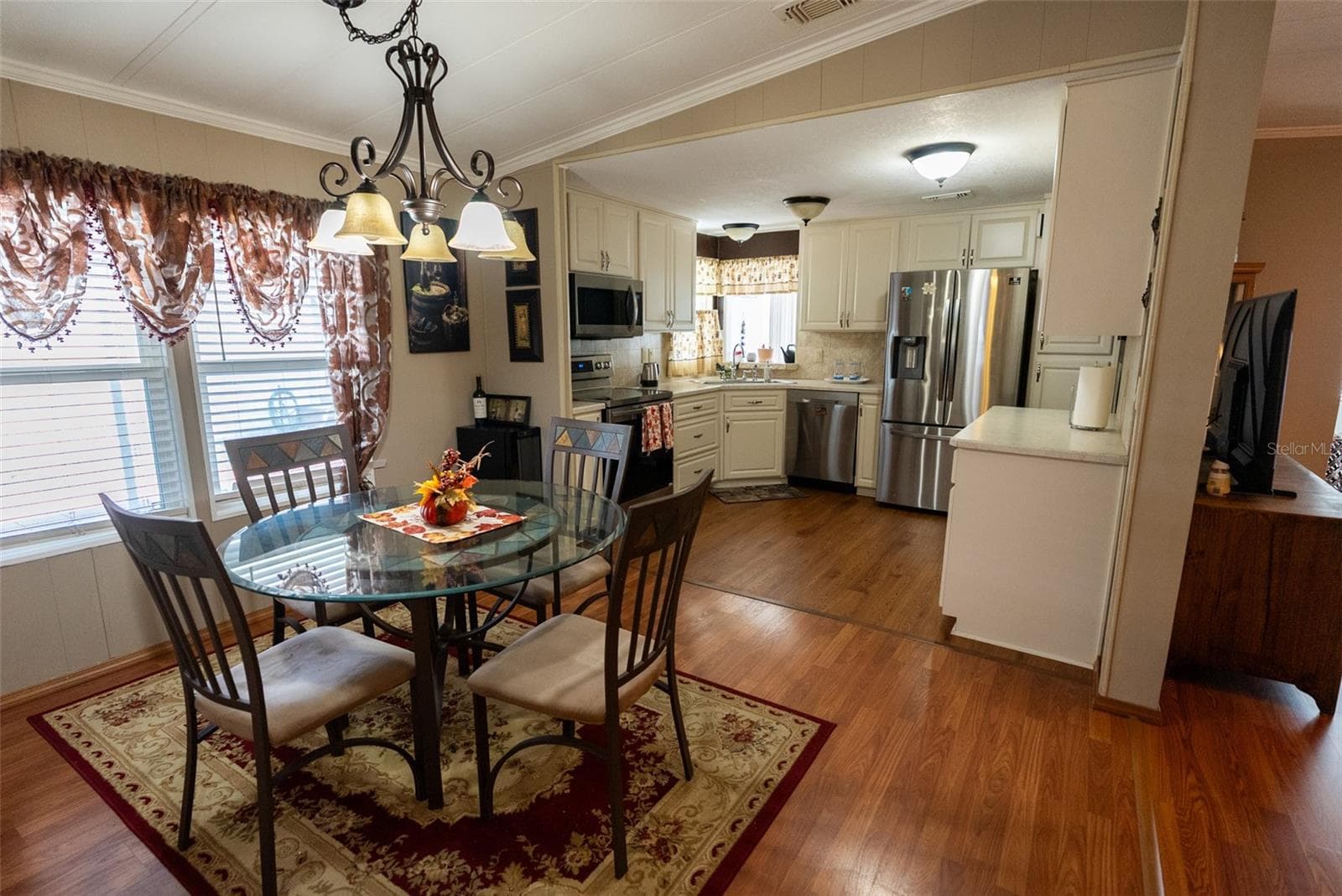 KITCHEN/DINING ROOM COMBO - 6703 CANTERBURY DR NE, WINTER HAVEN