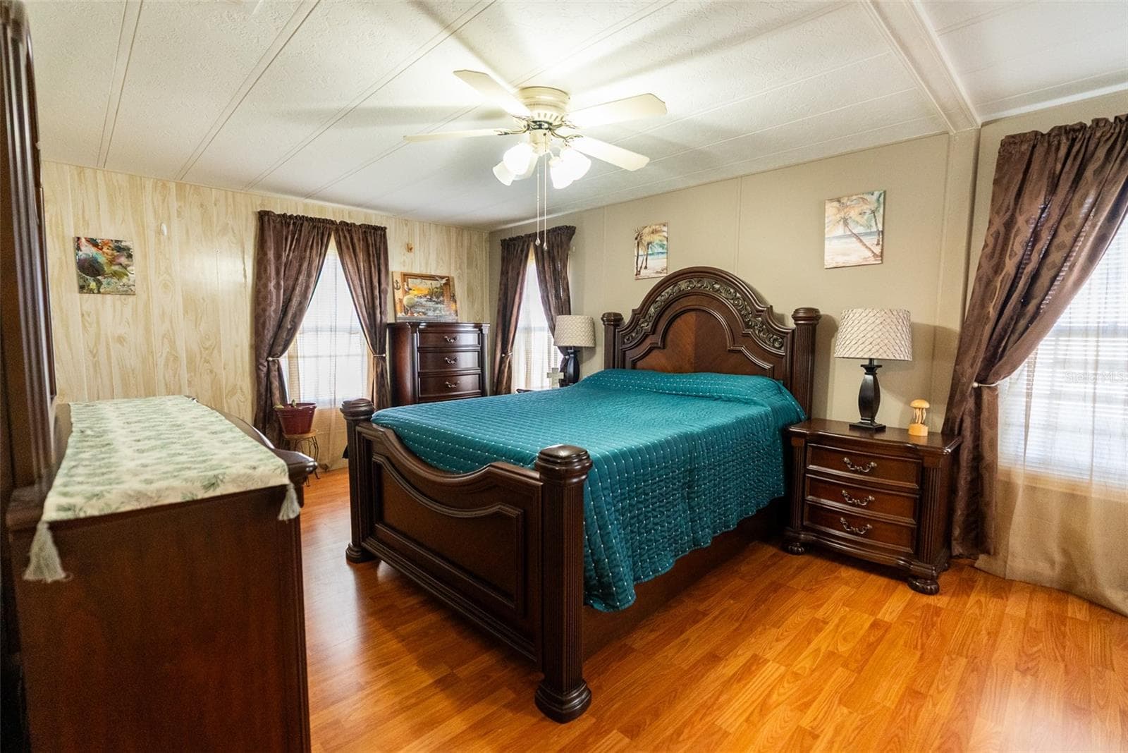 MASTER SUITE W/WALK-IN CLOSET - 6703 CANTERBURY DR NE, WINTER HAVEN