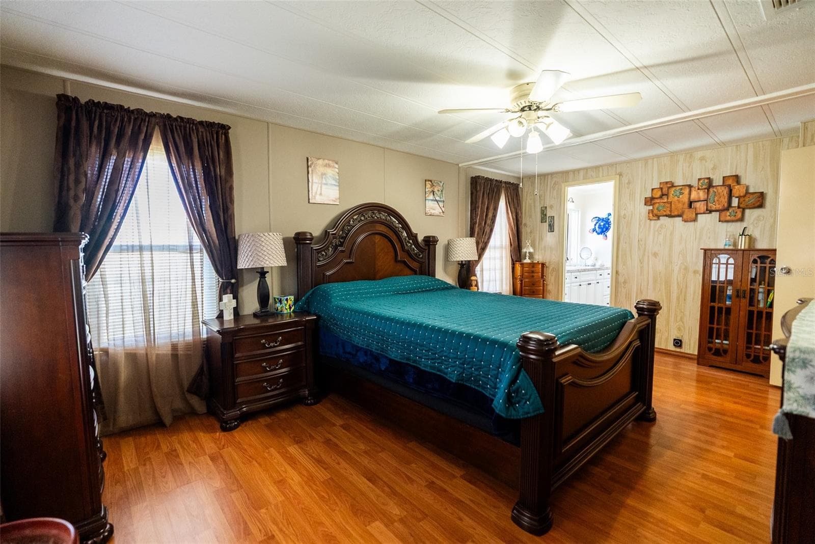 MASTER SUITE W/WALK-IN CLOSET - 6703 CANTERBURY DR NE, WINTER HAVEN