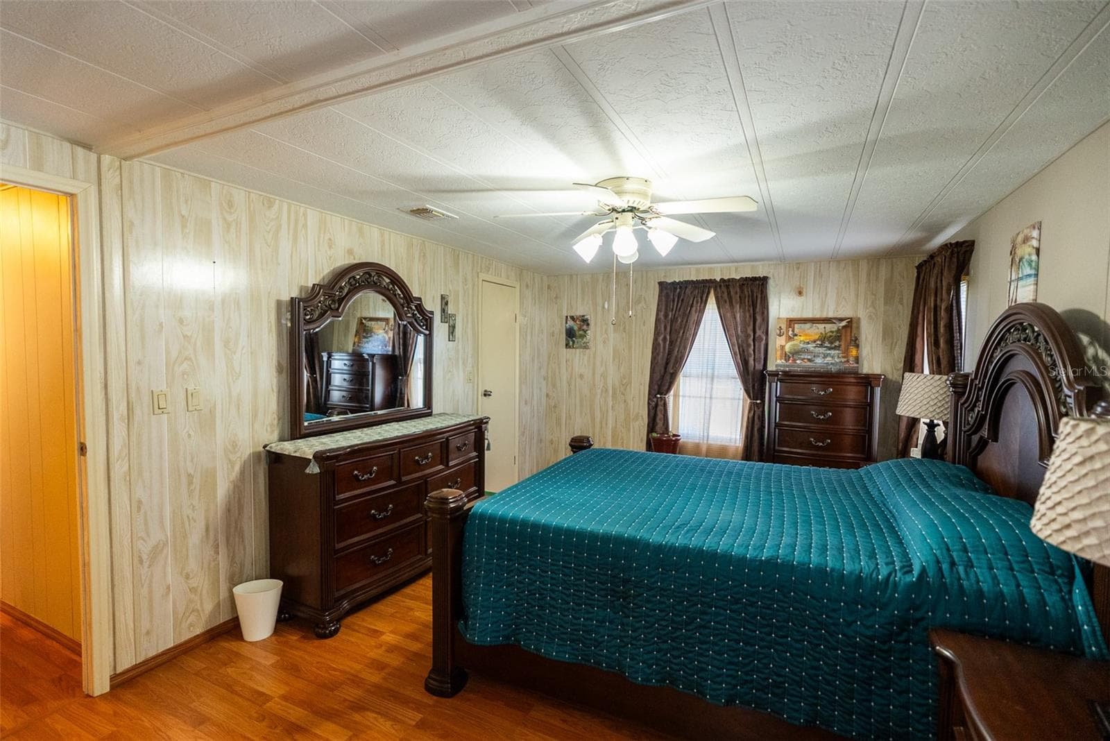 MASTER SUITE W/WALK-IN CLOSET - 6703 CANTERBURY DR NE, WINTER HAVEN