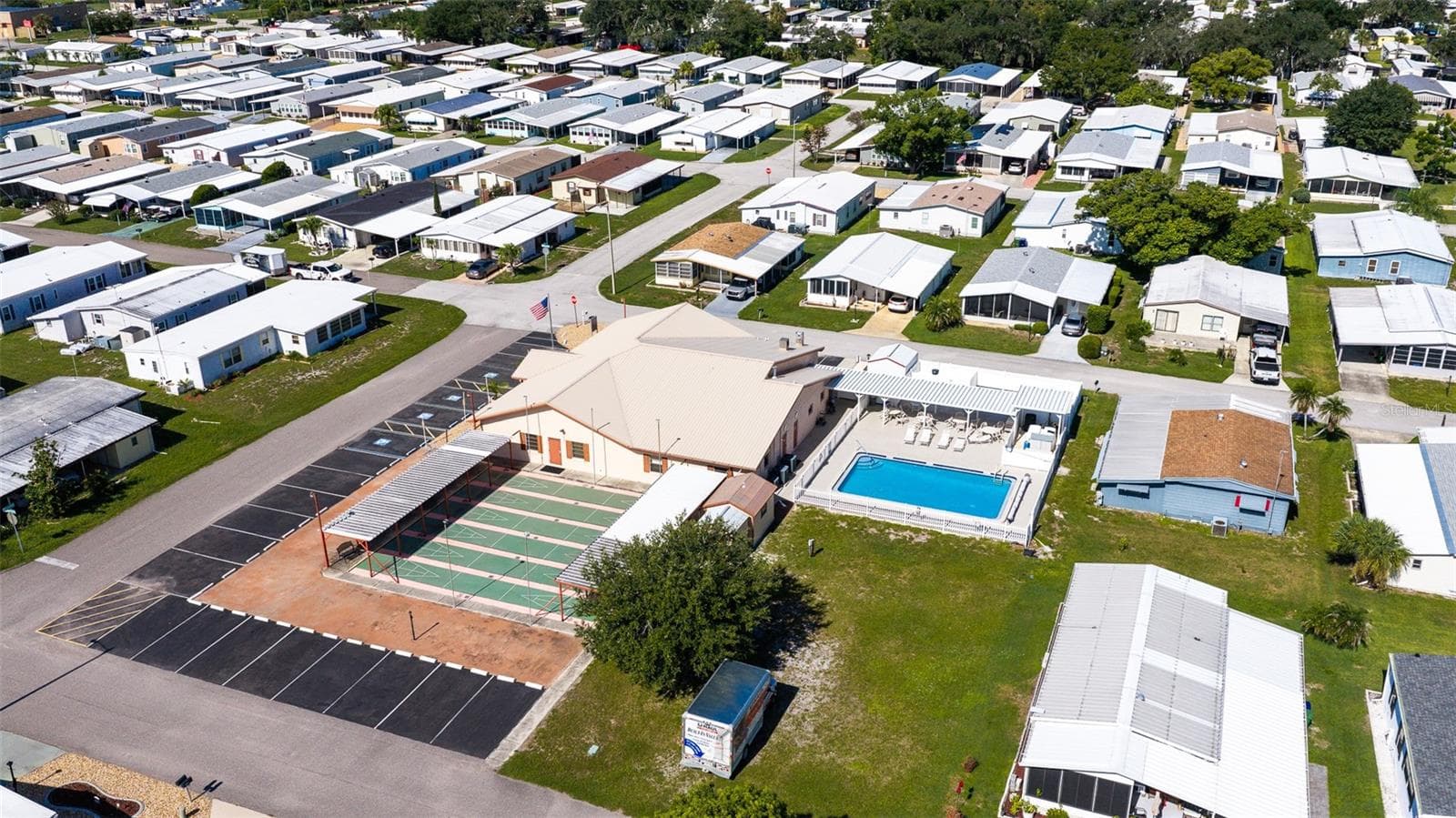 COMMUNITY POOL W/SPA/SHUFFLE BOARD AND CLUBHOUSE - 6703 CANTERBURY DR NE, WINTER HAVEN
