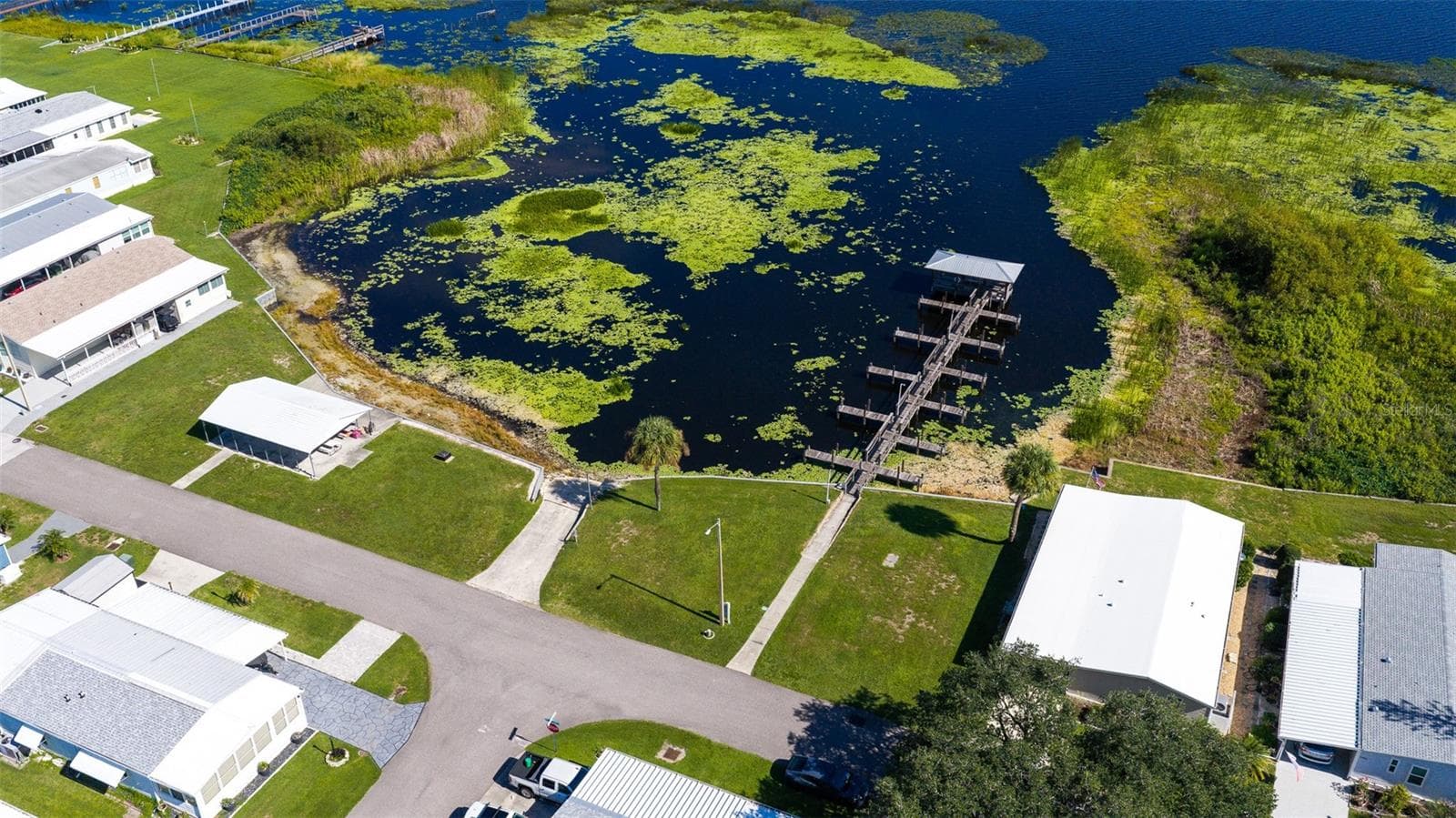 COMMUNITY DOCKS ON LAKE HENRY - 6703 CANTERBURY DR NE, WINTER HAVEN