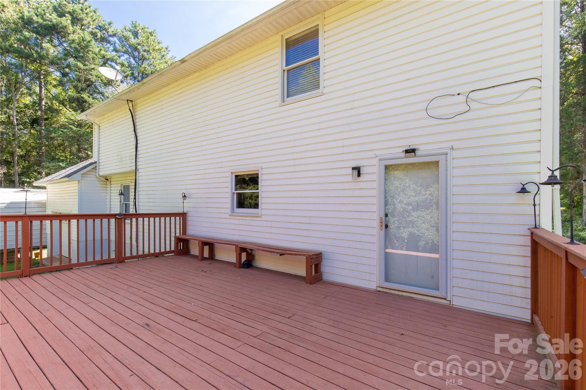 Large Back Deck for entertaining - 1575 Lincoln Road, York