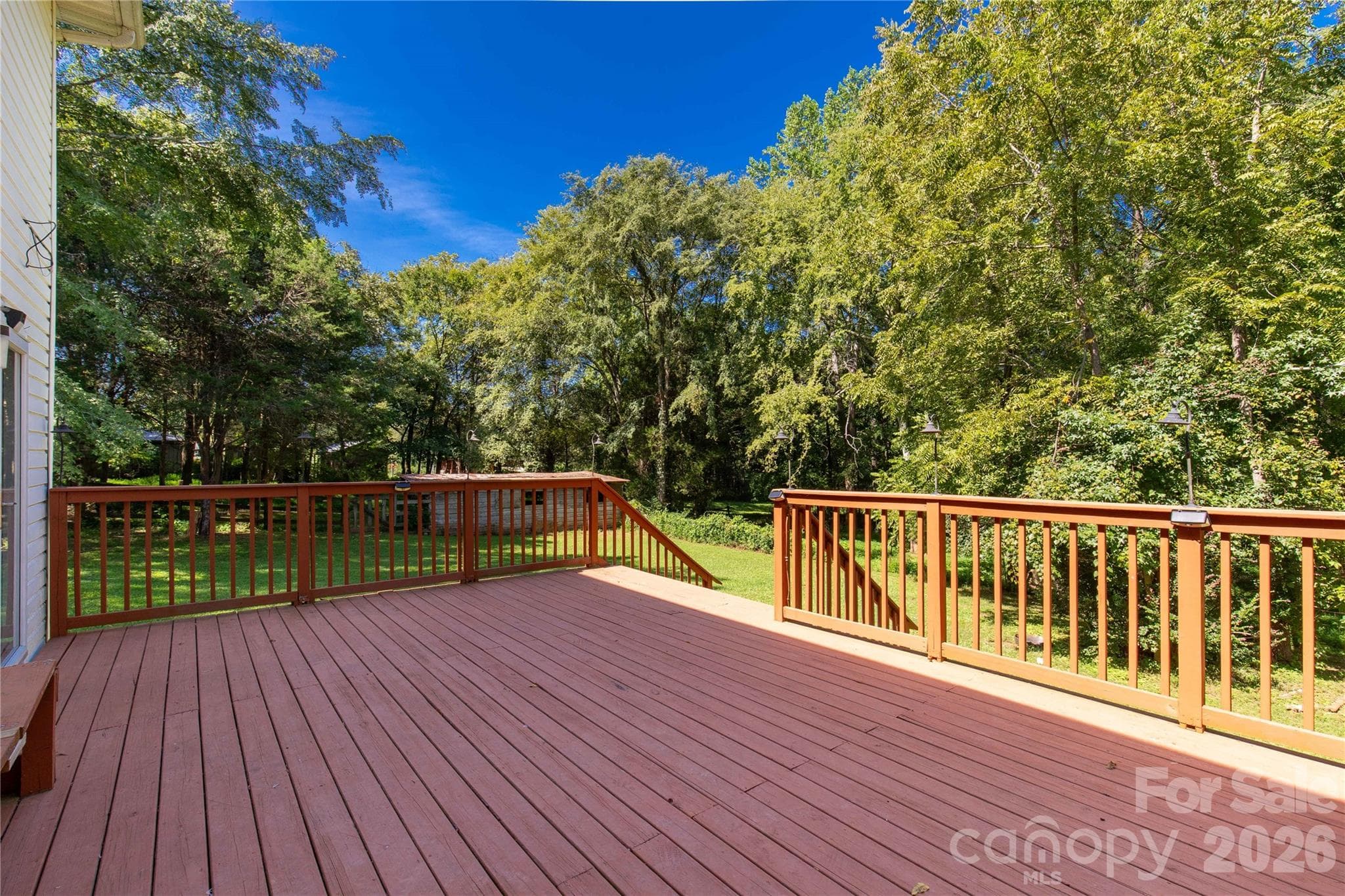 Large Back Deck for entertaining - 1575 Lincoln Road, York