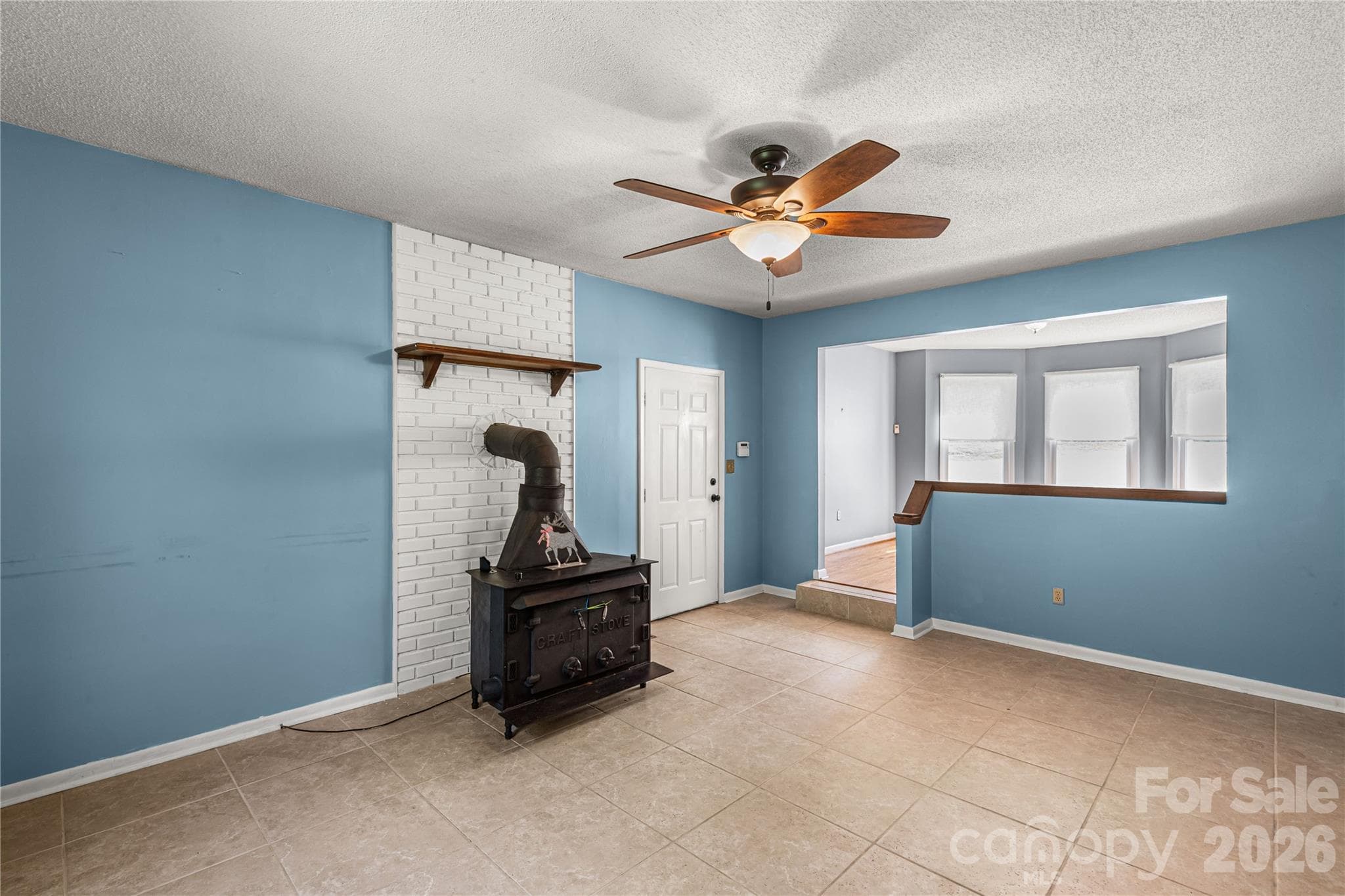 Family Room - 1575 Lincoln Road, York