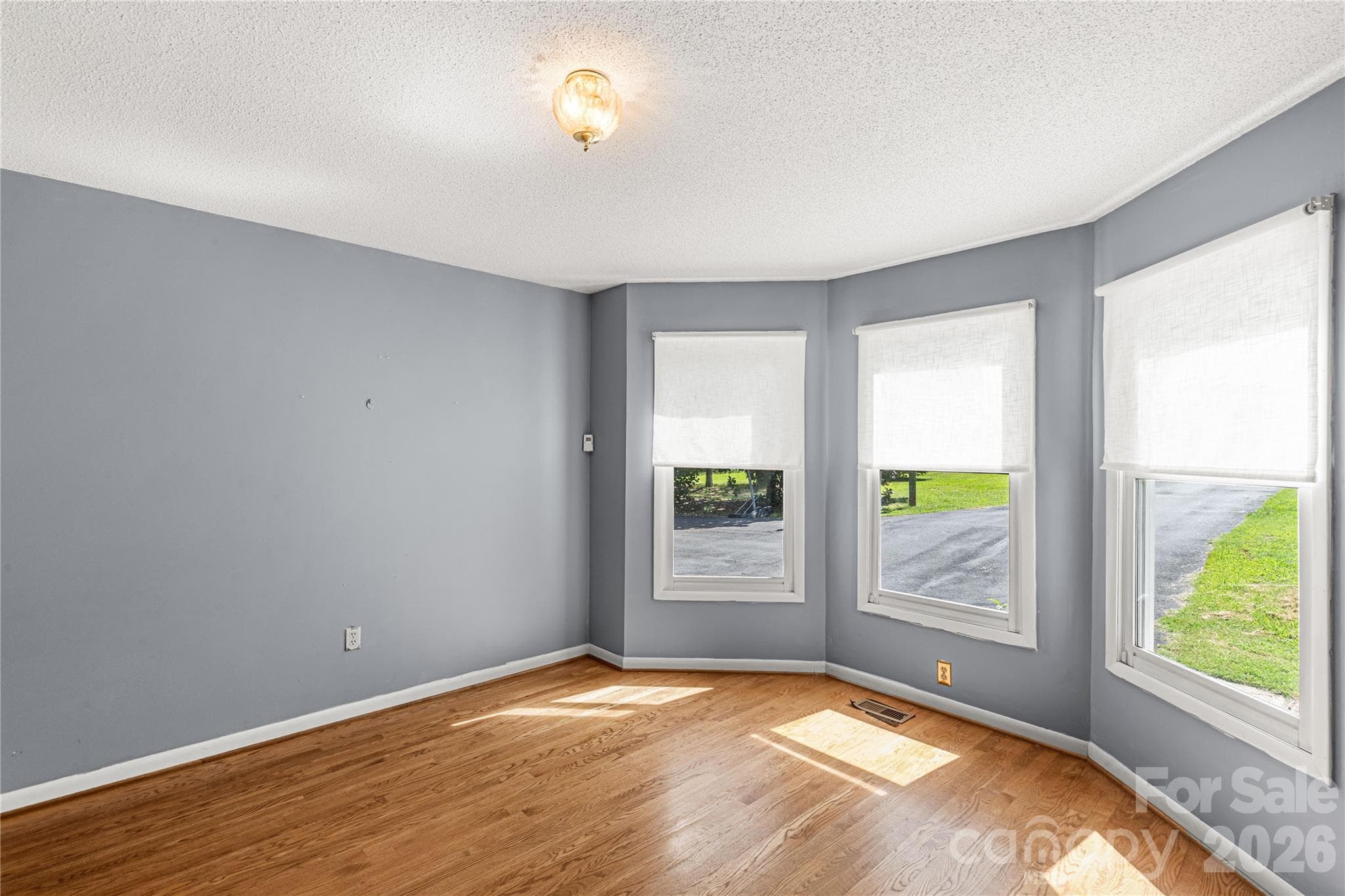 Family Room/ Open Office - 1575 Lincoln Road, York