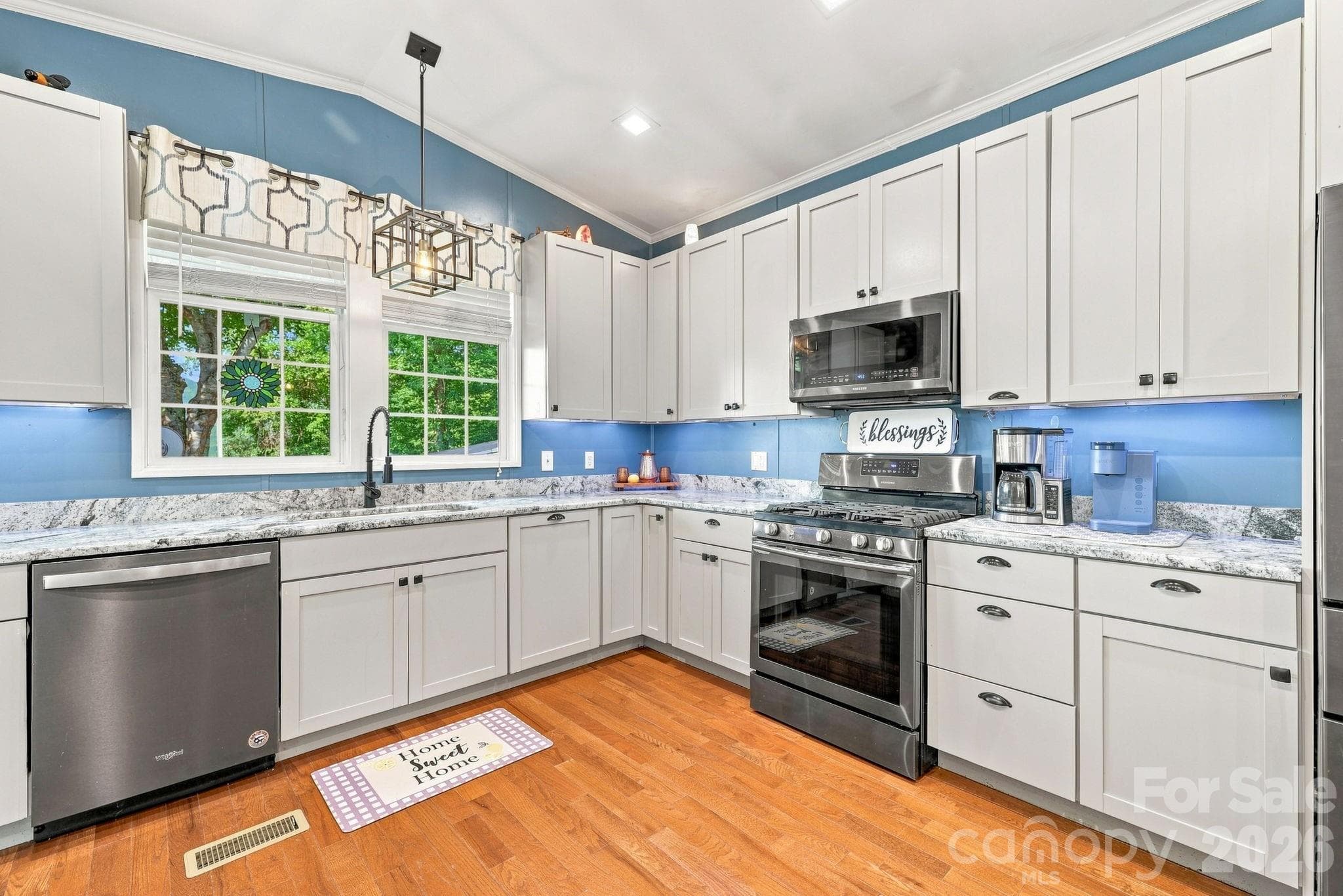 Large Kitchen - 4 Sunset Farms Road, Whittier