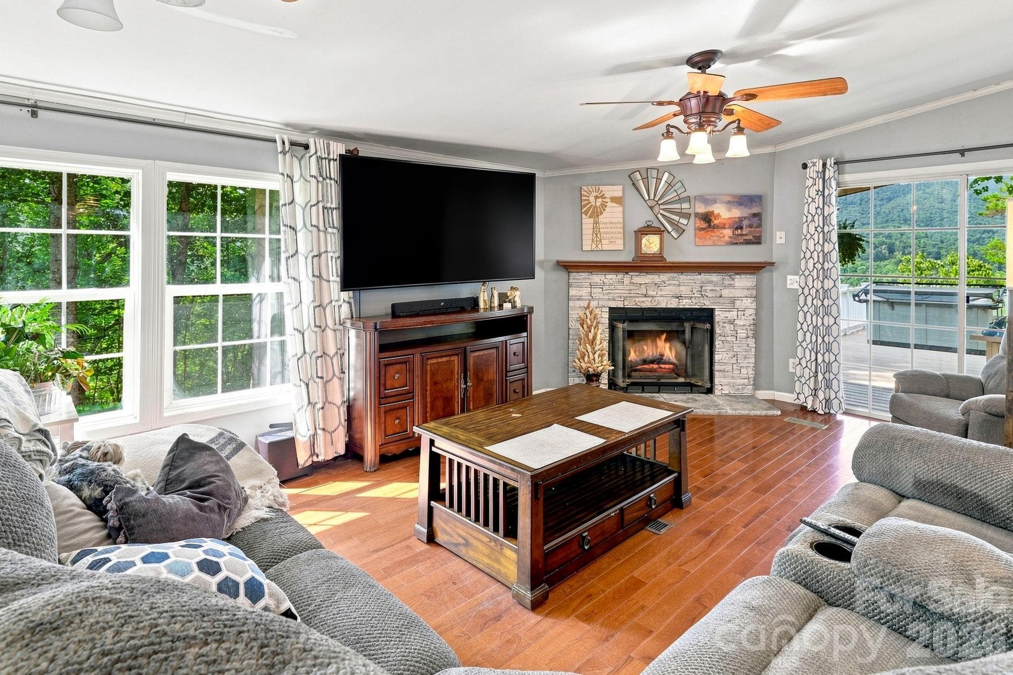 Main home Living Room - 4 Sunset Farms Road, Whittier