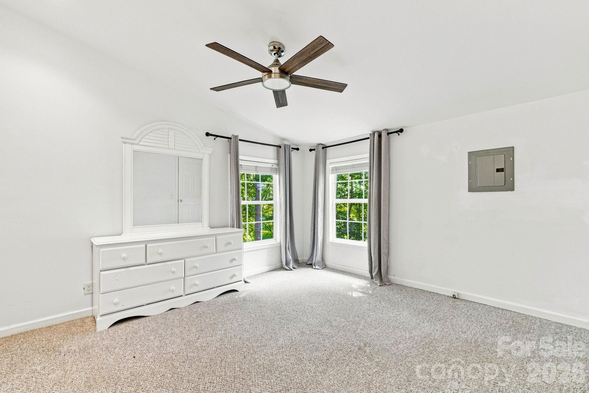 In Law Suite Bedroom - 4 Sunset Farms Road, Whittier