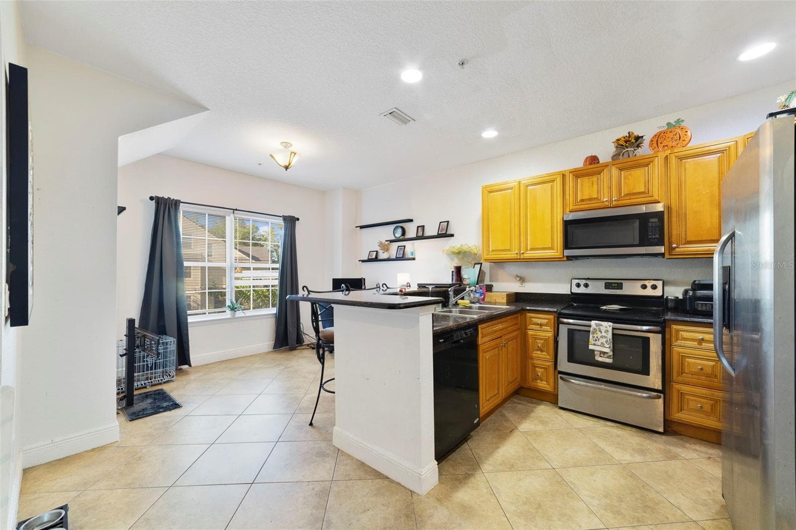 Granite countertops and elegant cabinets - 3721 S LAKE ORLANDO PKWY #6, ORLANDO