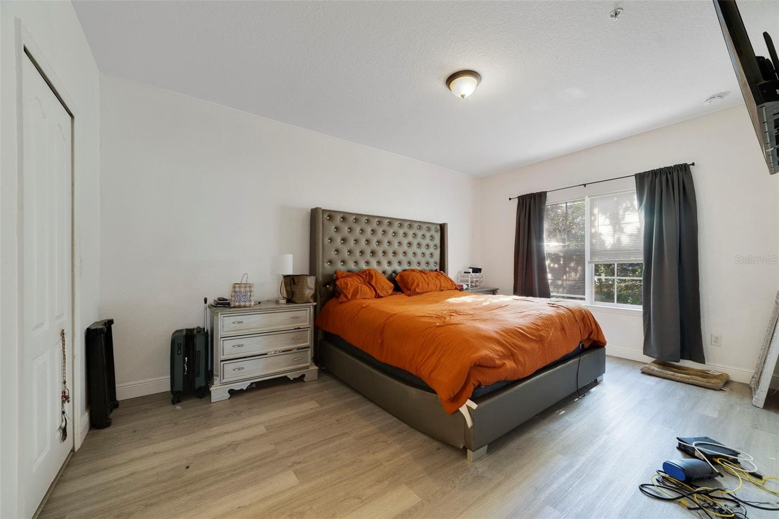 Spacious primary bedroom with en-suite bathroom - 3721 S LAKE ORLANDO PKWY #6, ORLANDO