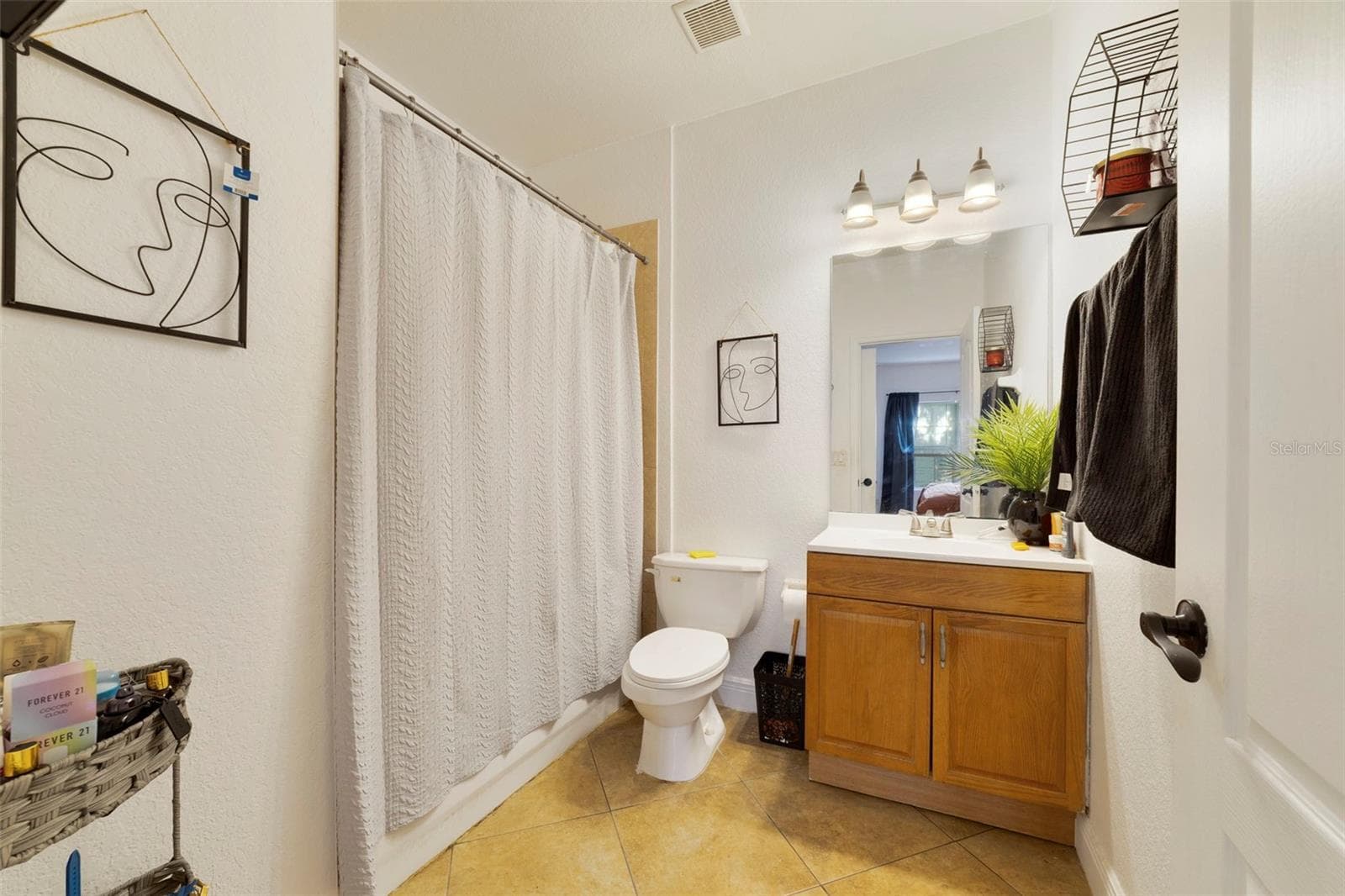 Primary bath with tub/shower combination - 3721 S LAKE ORLANDO PKWY #6, ORLANDO