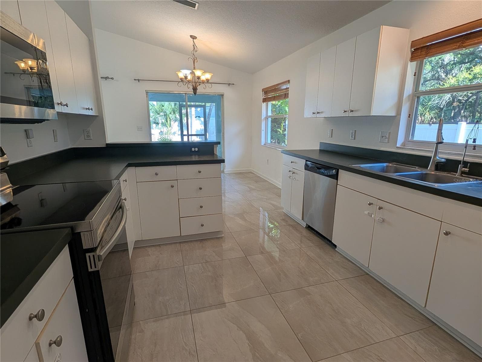 Single Family Residence at 4557 WORCESTER RD, SARASOTA, photo 12 of 40