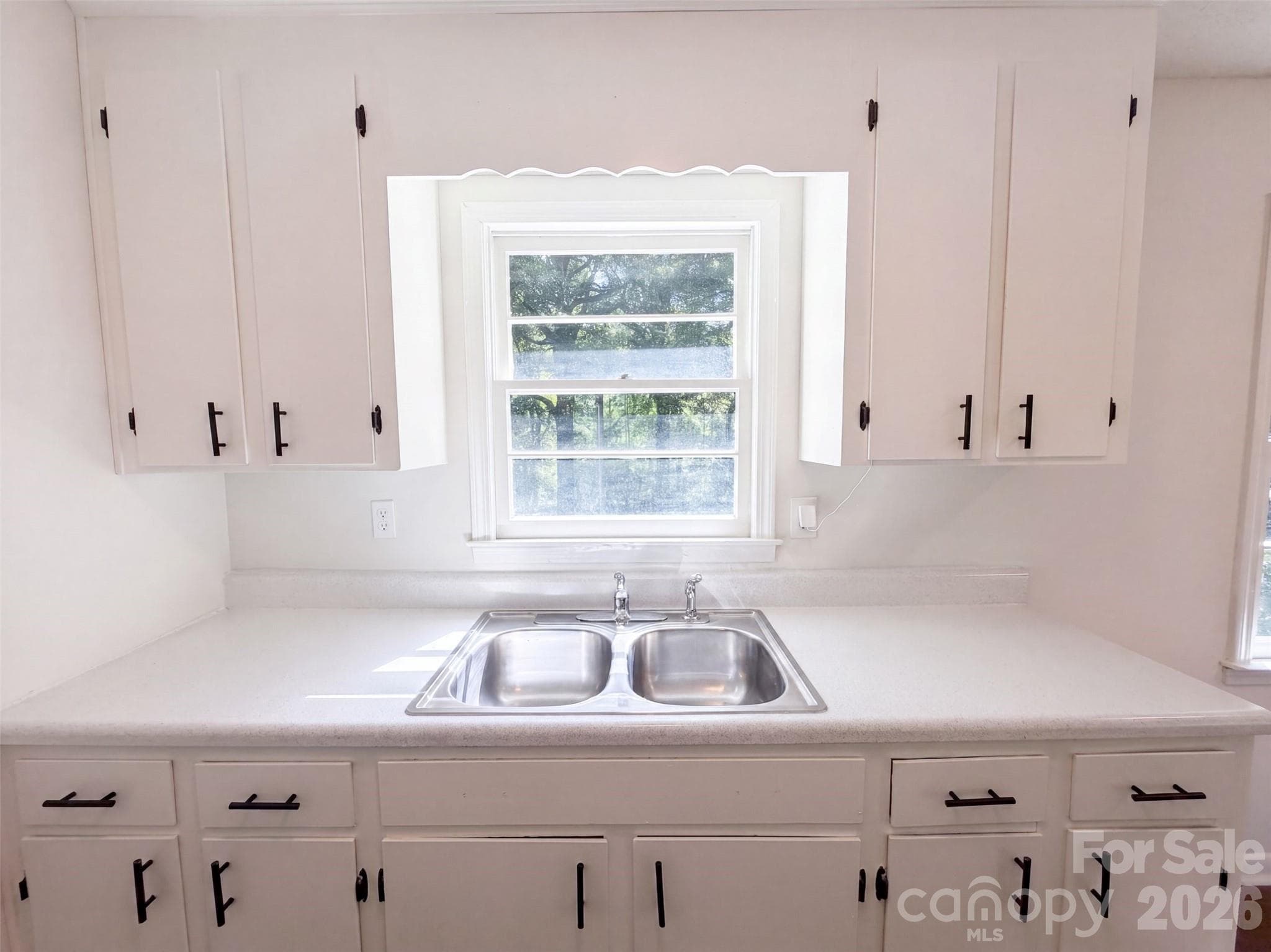 Single Family Residence at 107 Autumn Place, York, photo 7 of 15