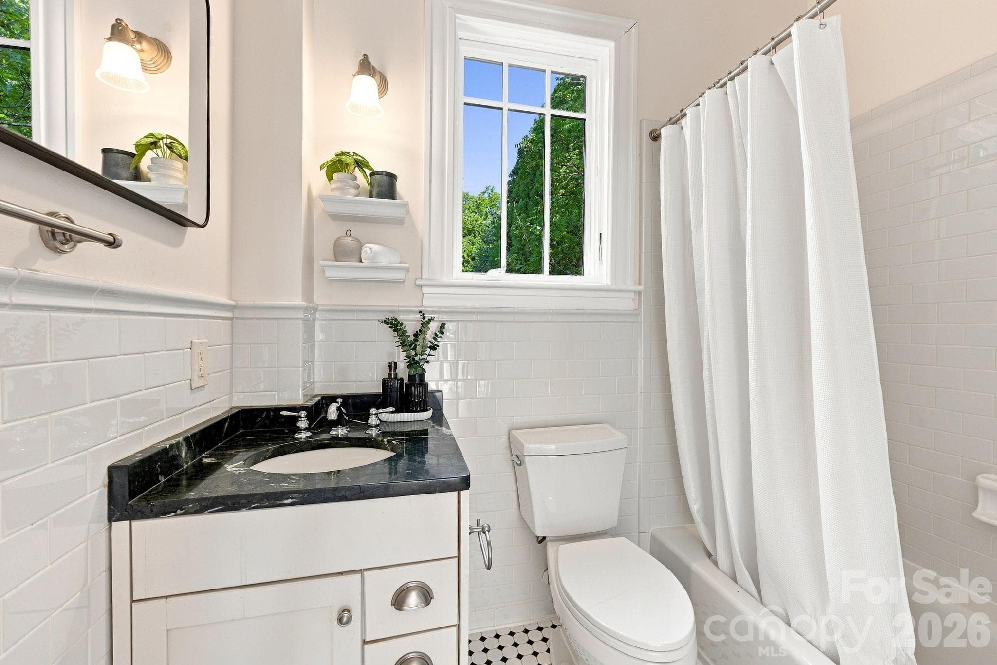 Full Bath - 559 N Main Street, Davidson