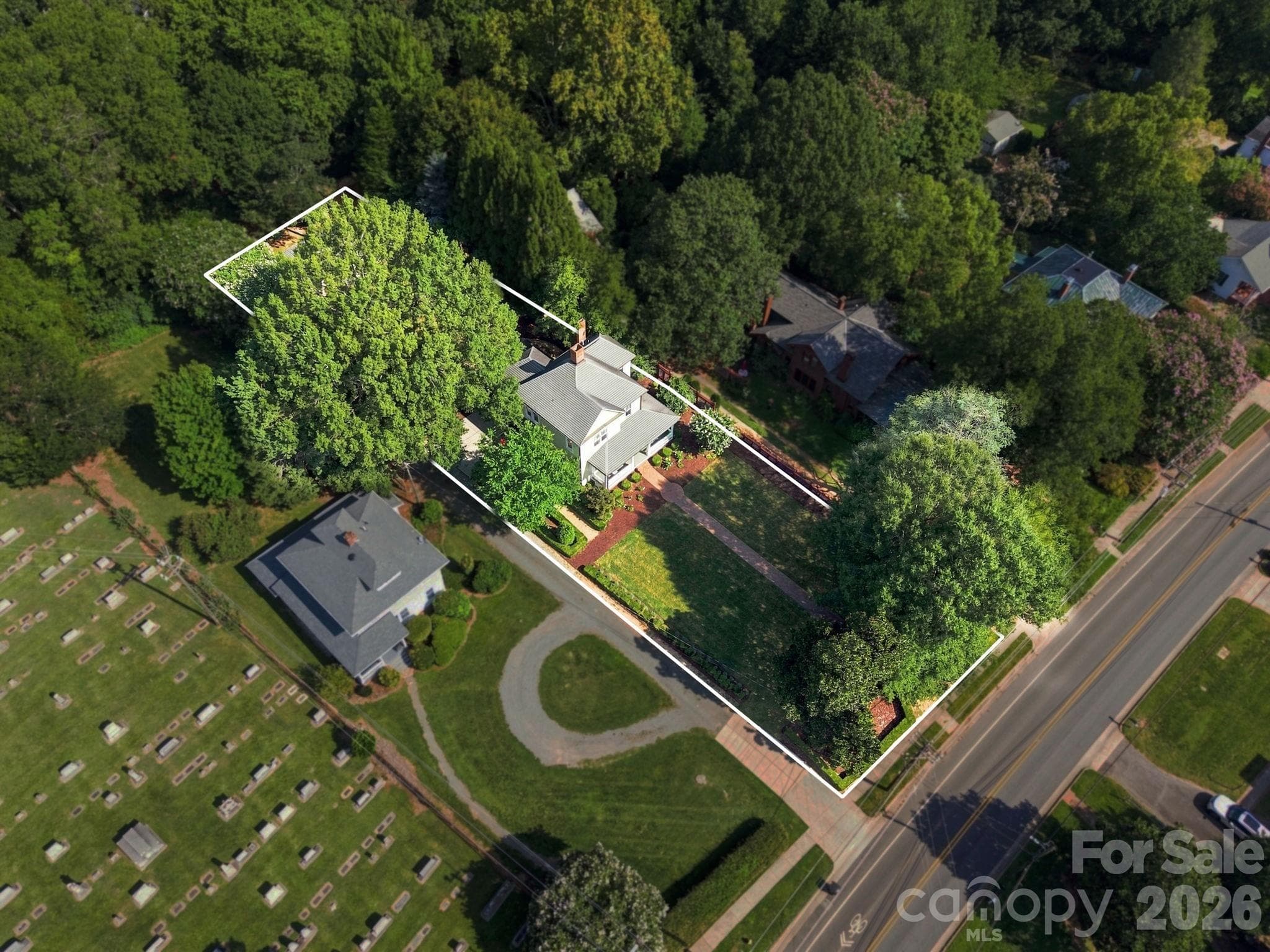 Lot lines are approximate - 559 N Main Street, Davidson