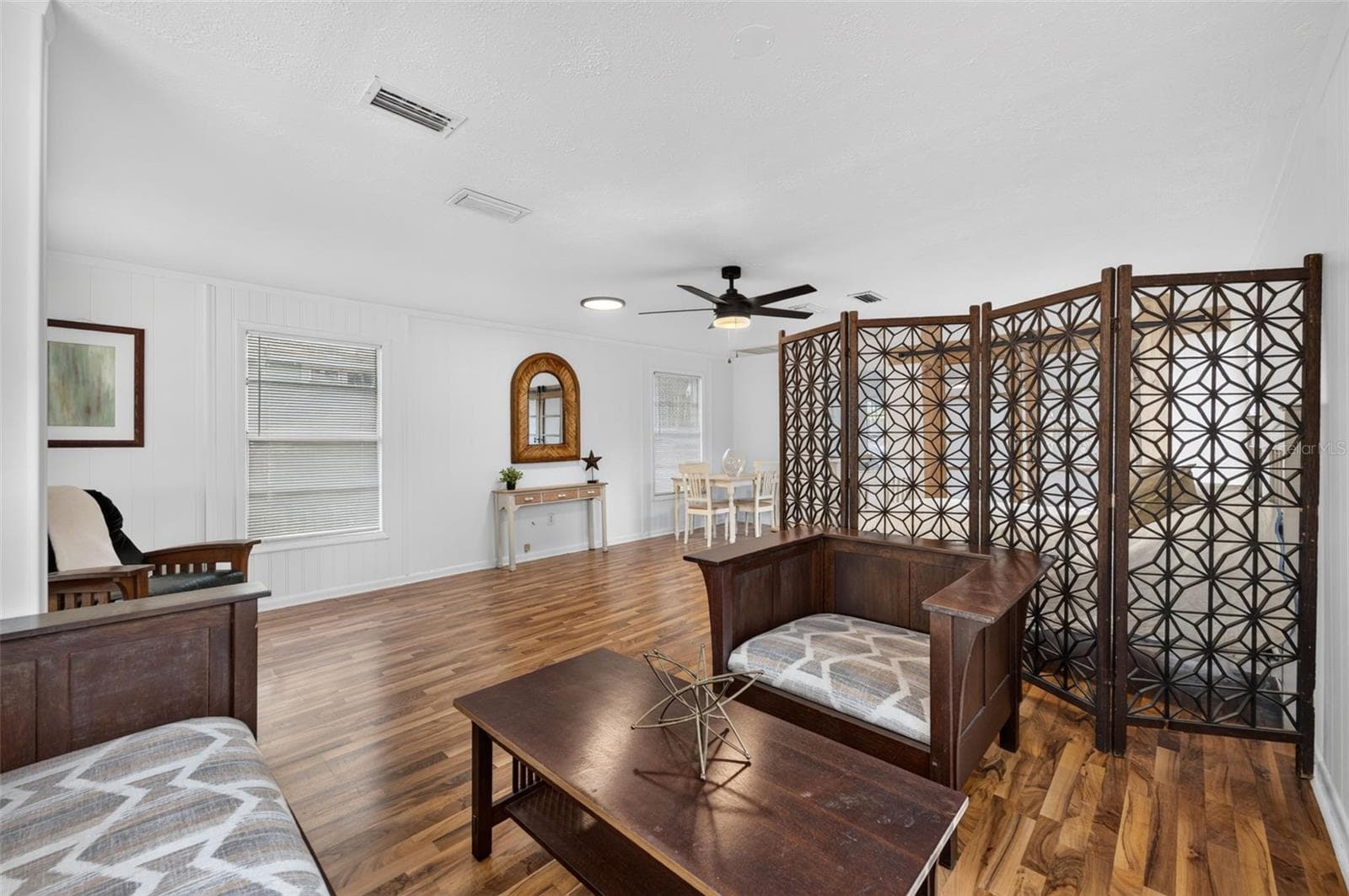 Single Family Residence at 140 N JOHNS ST, MOUNT DORA, photo 8 of 31