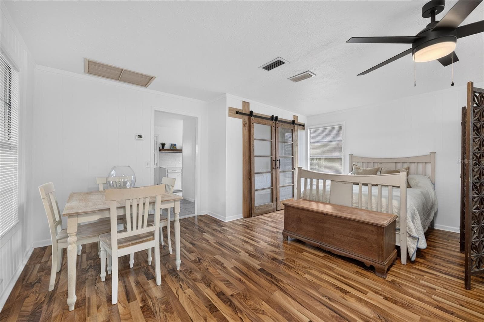 Single Family Residence at 140 N JOHNS ST, MOUNT DORA, photo 9 of 31