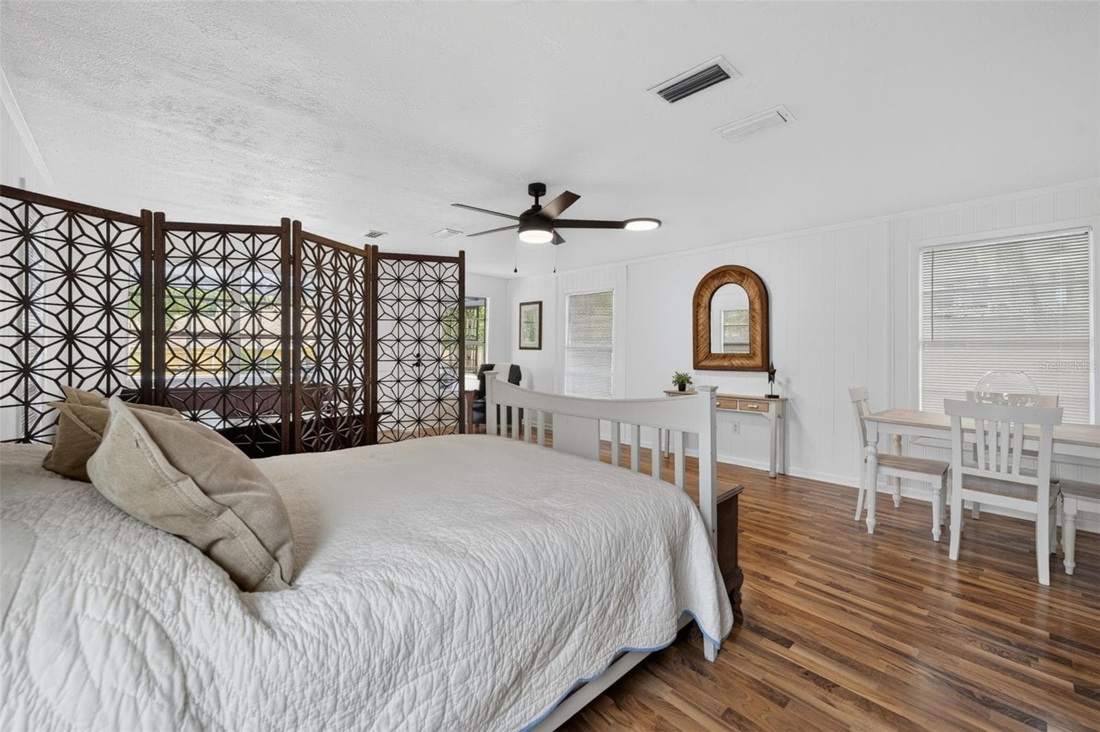 Single Family Residence at 140 N JOHNS ST, MOUNT DORA, photo 11 of 31