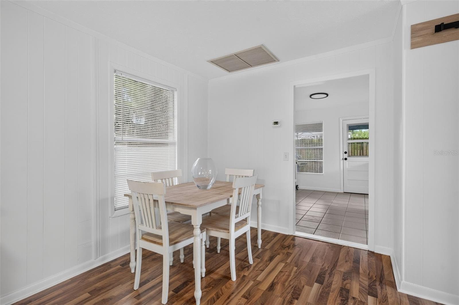 Single Family Residence at 140 N JOHNS ST, MOUNT DORA, photo 12 of 31