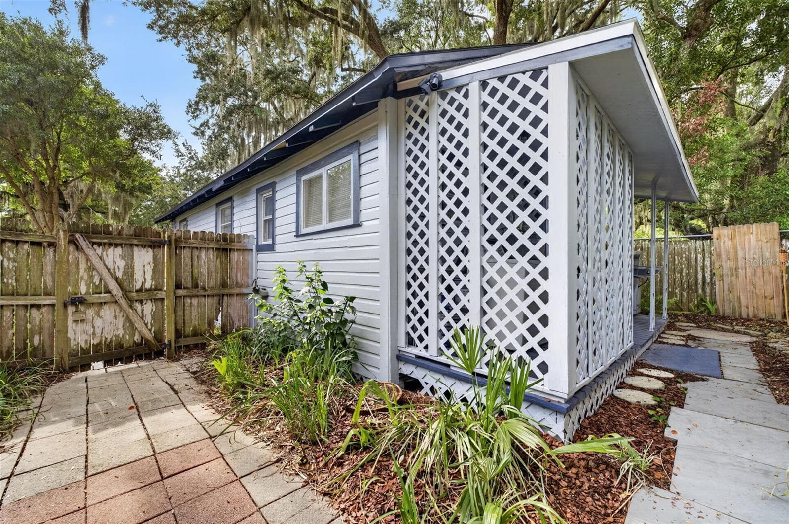 Single Family Residence at 140 N JOHNS ST, MOUNT DORA, photo 23 of 31