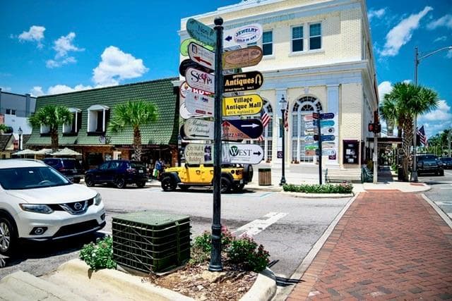Single Family Residence at 140 N JOHNS ST, MOUNT DORA, photo 26 of 31