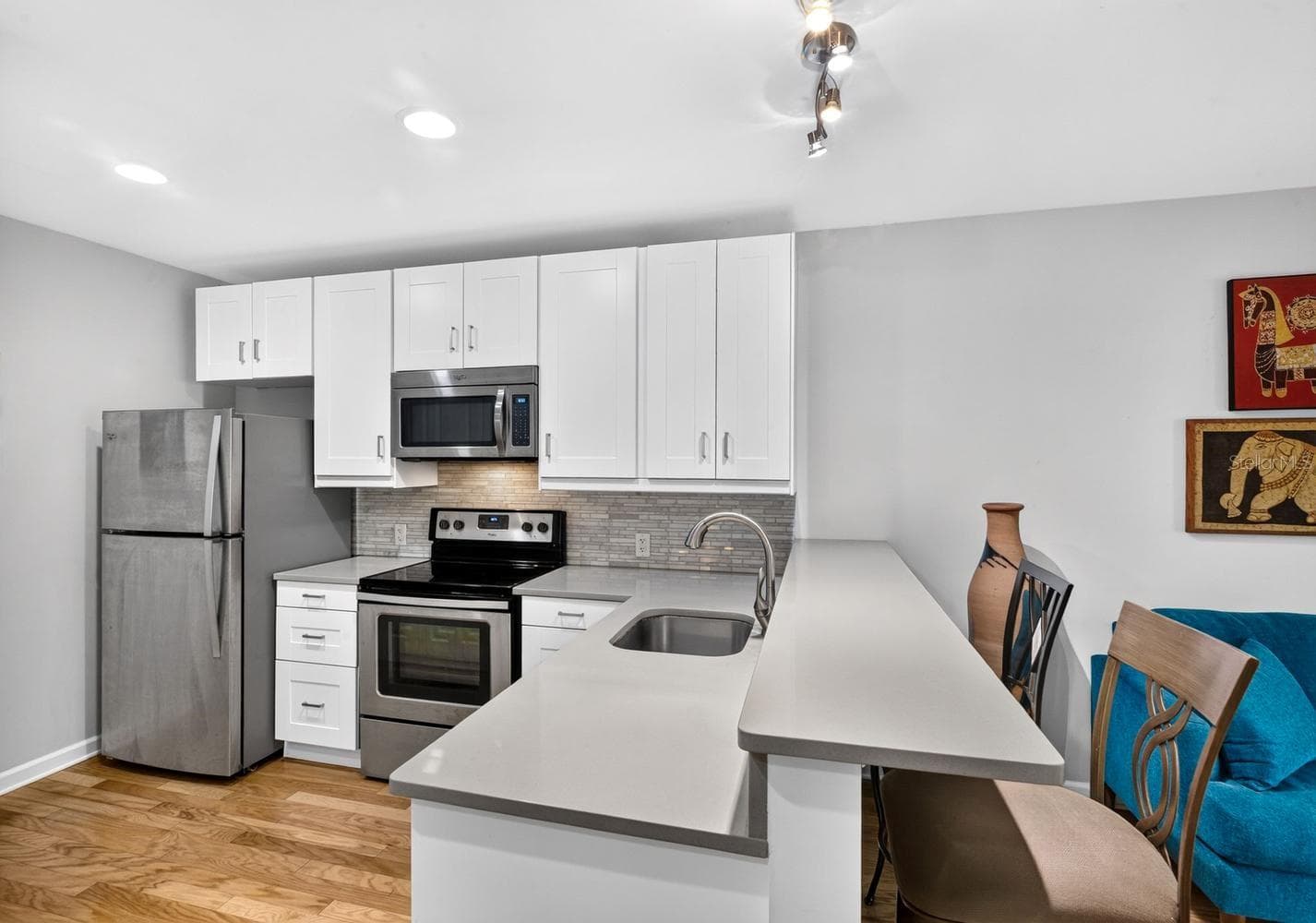 Apartment kitchen fully equipped, even a dishwasher - 11101 NW 12TH PL, GAINESVILLE