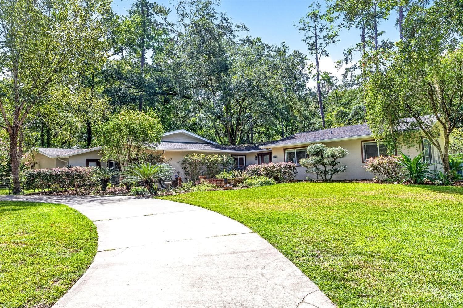 Circle Drive from West Side of Home - 11101 NW 12TH PL, GAINESVILLE