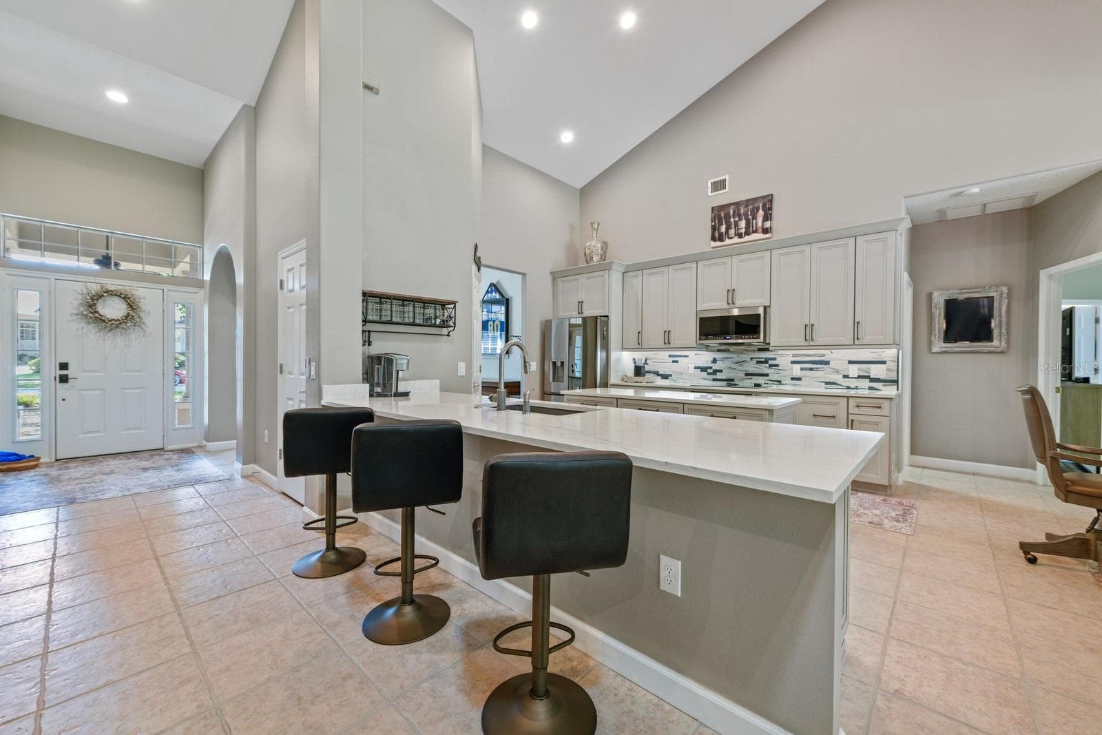 Single Family Residence at 5039 GREENBRIAR TRL, MOUNT DORA, photo 4 of 47
