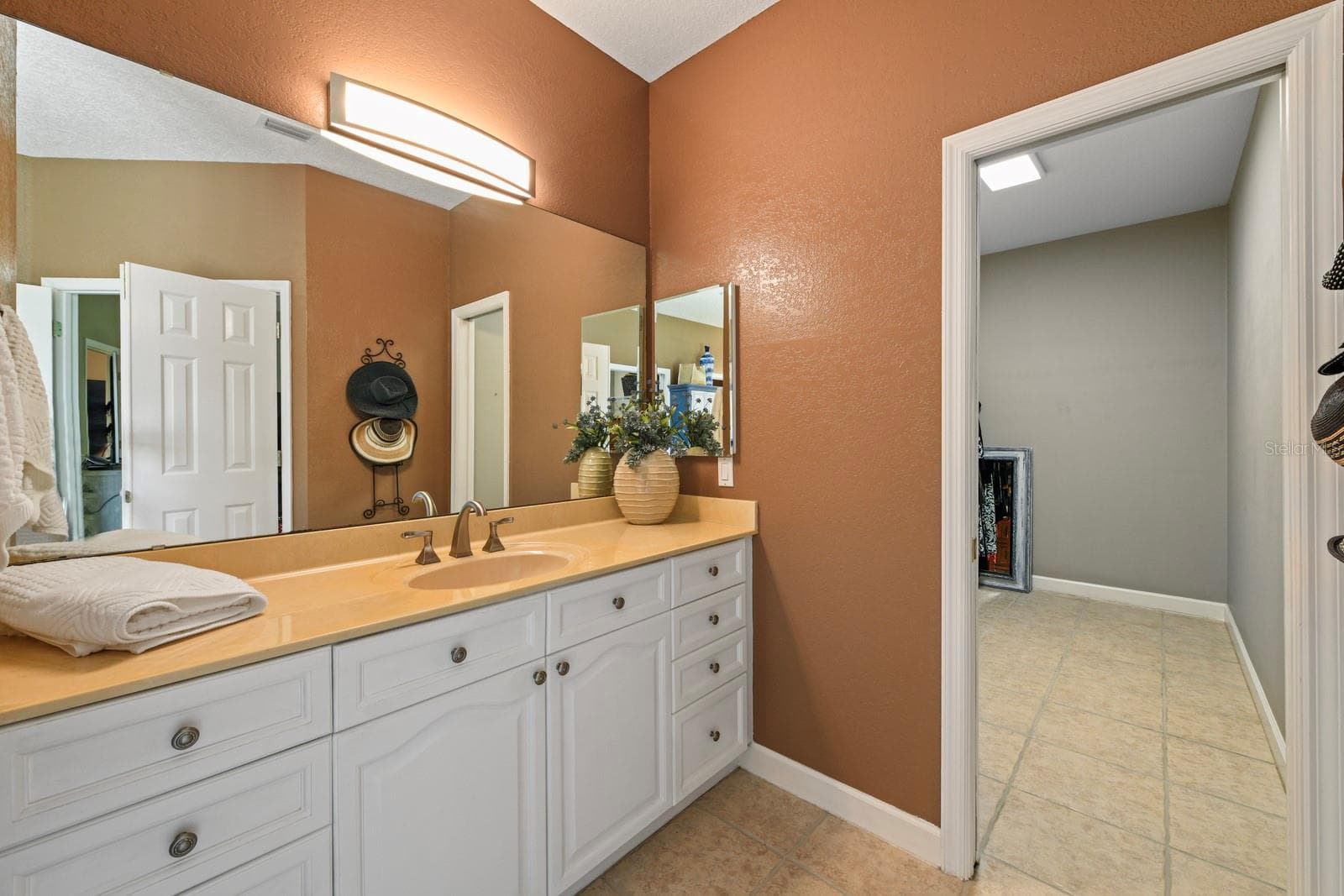 Single Family Residence at 5039 GREENBRIAR TRL, MOUNT DORA, photo 14 of 47