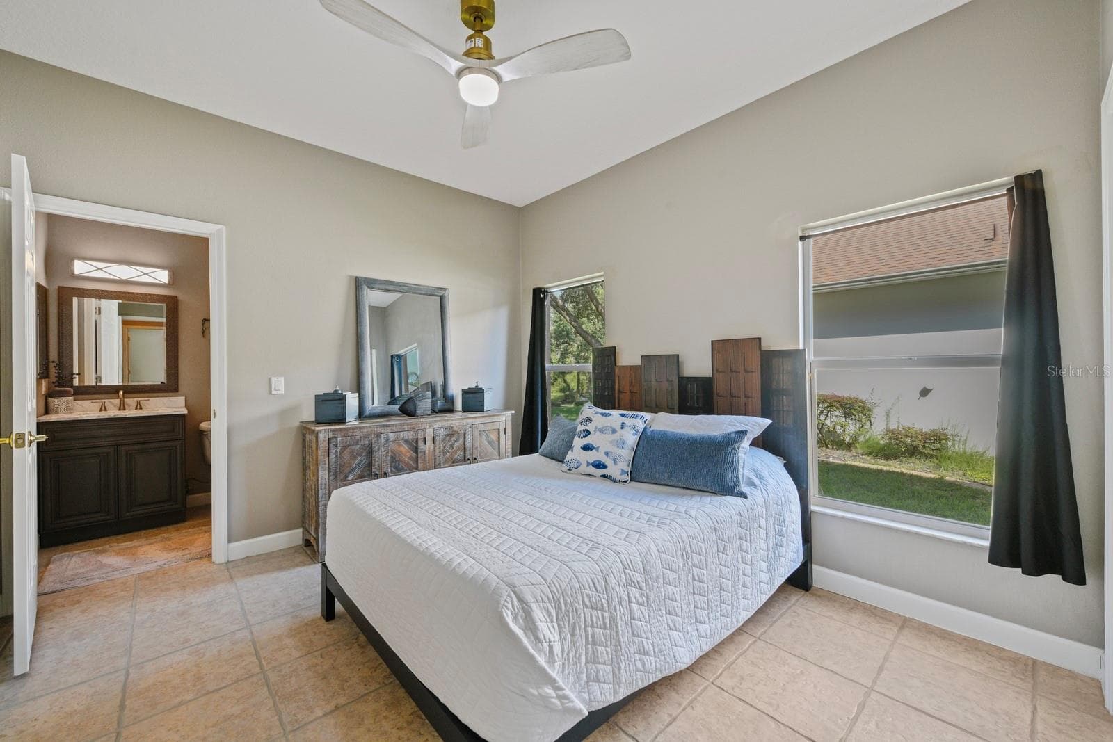 Single Family Residence at 5039 GREENBRIAR TRL, MOUNT DORA, photo 18 of 47