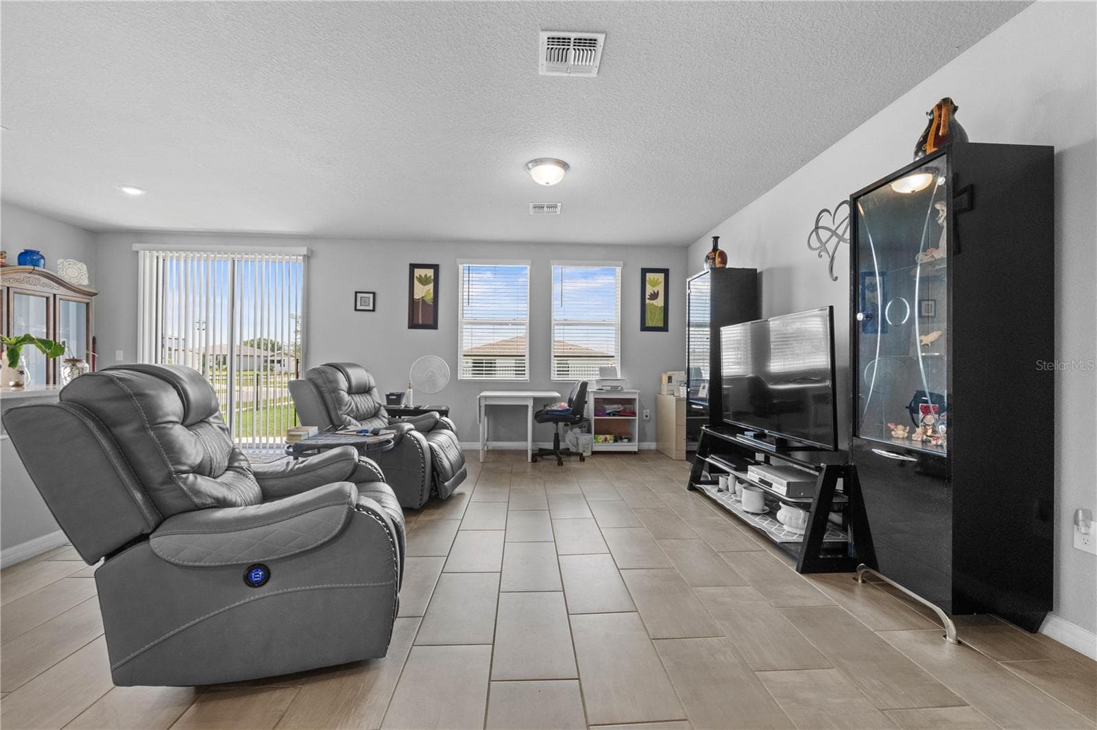 Single Family Residence at 1502 BRANCHWOOD LN, AUBURNDALE, photo 2 of 45