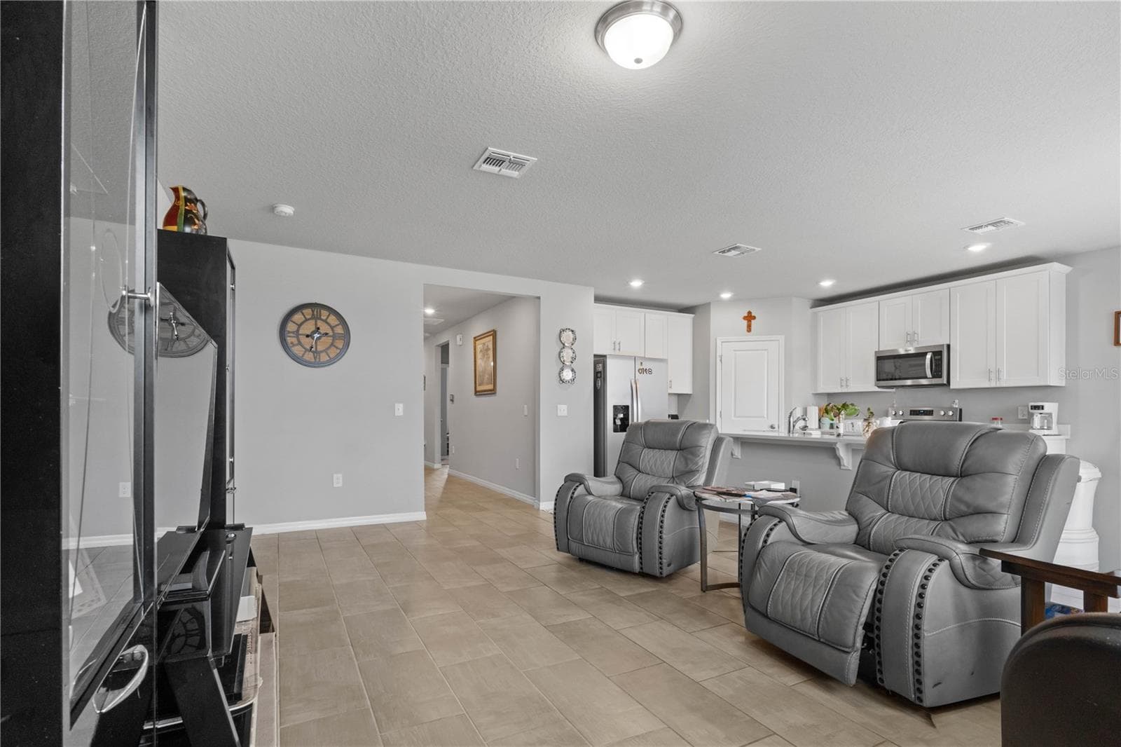 Single Family Residence at 1502 BRANCHWOOD LN, AUBURNDALE, photo 3 of 45