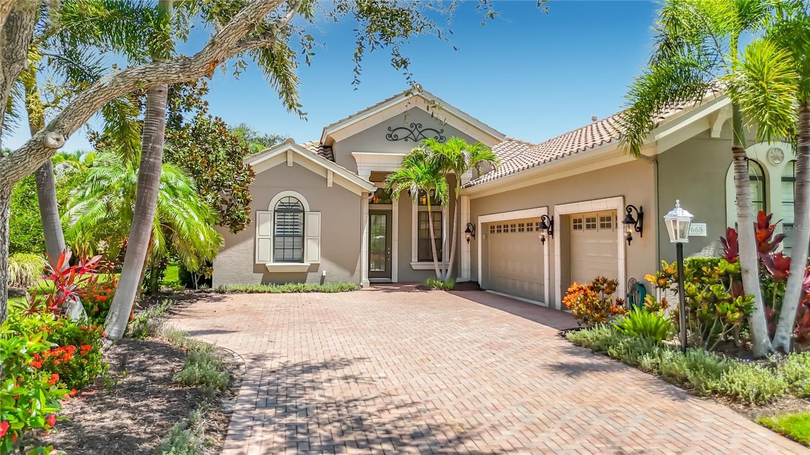 Single Family Residence at 7668 SILVERWOOD CT, LAKEWOOD RANCH, photo 2 of 57