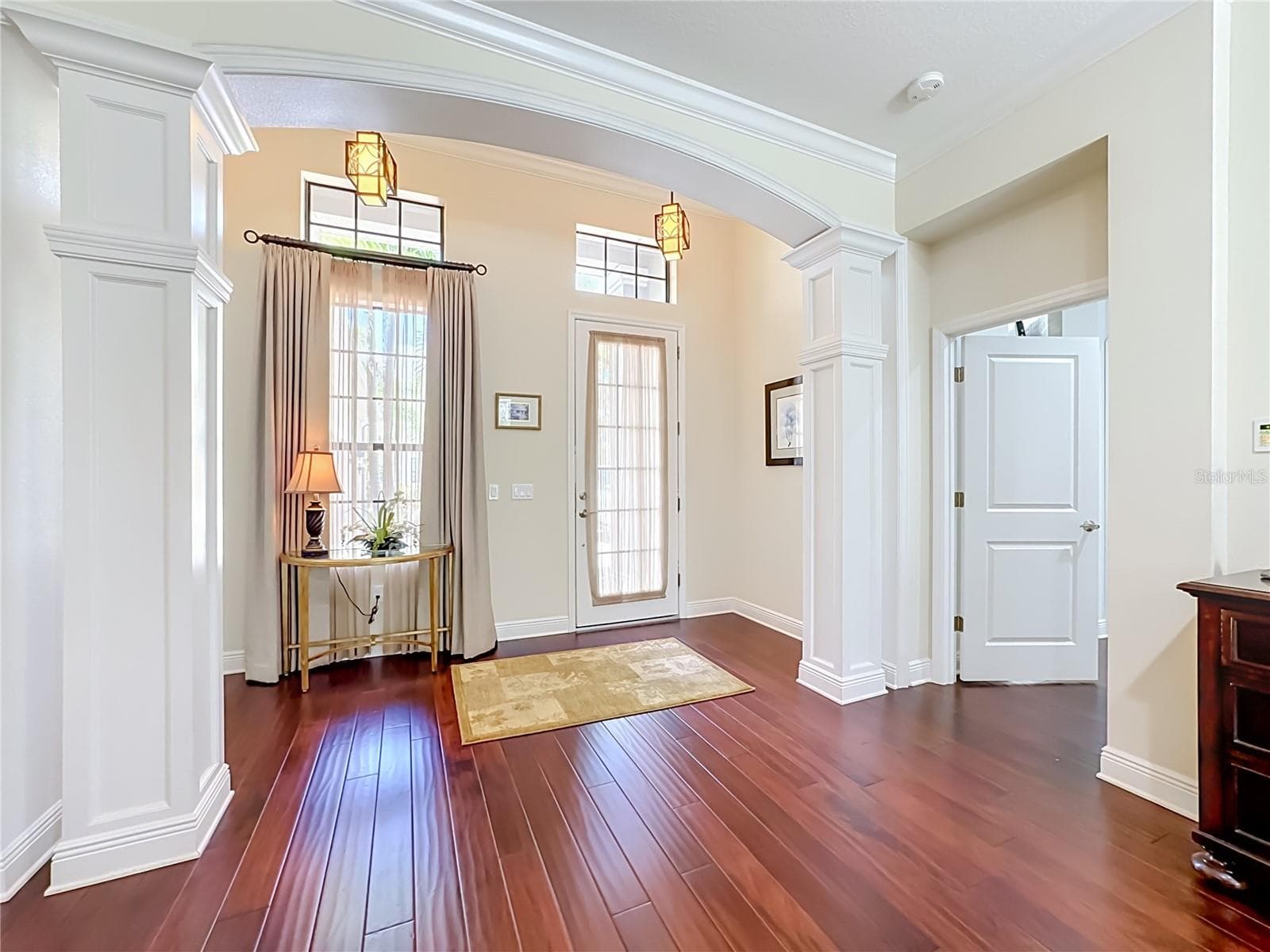 Single Family Residence at 7668 SILVERWOOD CT, LAKEWOOD RANCH, photo 4 of 57