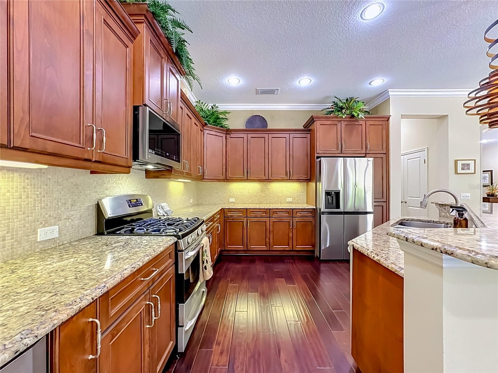 Single Family Residence at 7668 SILVERWOOD CT, LAKEWOOD RANCH, photo 13 of 57