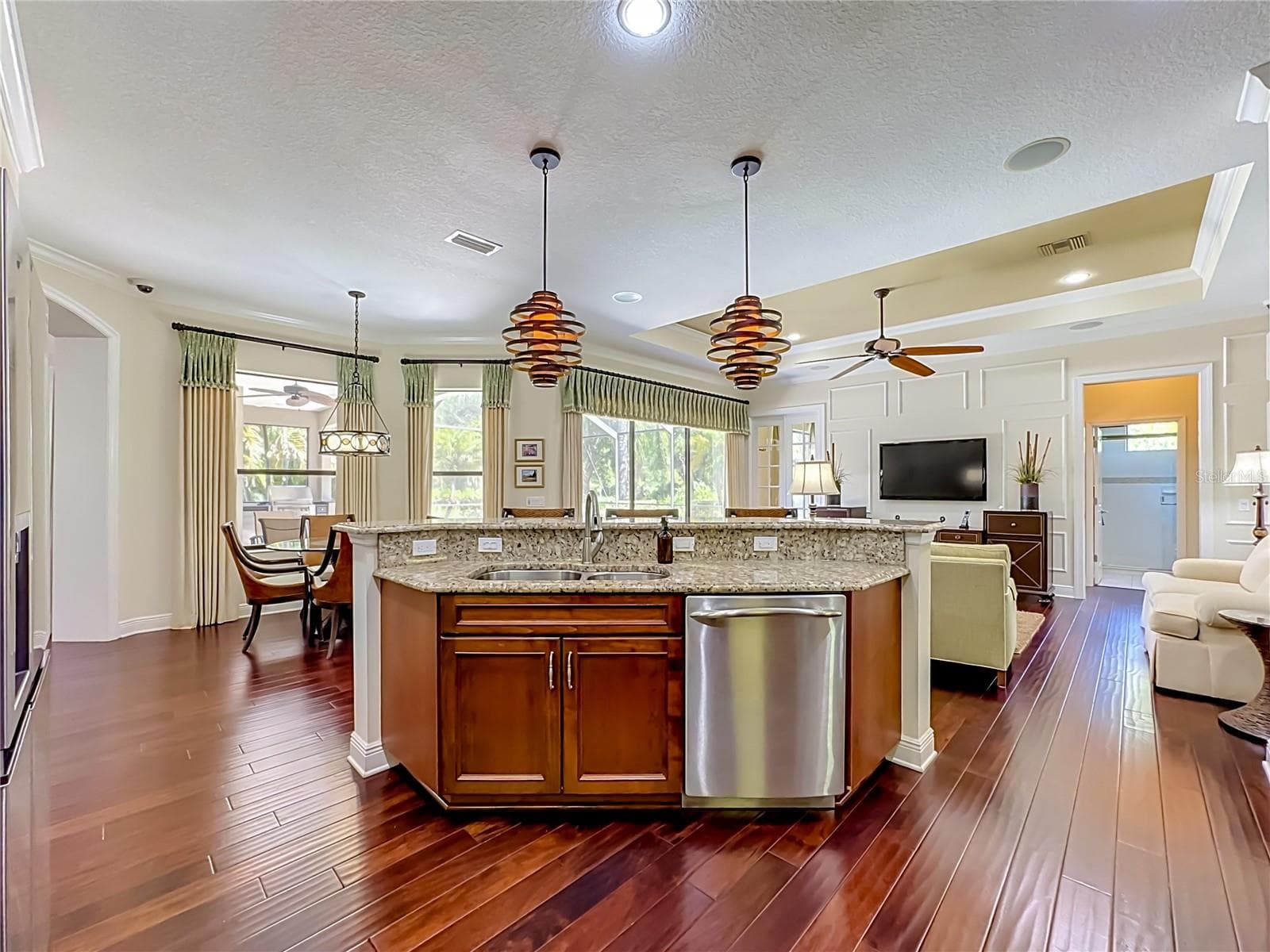 Single Family Residence at 7668 SILVERWOOD CT, LAKEWOOD RANCH, photo 15 of 57