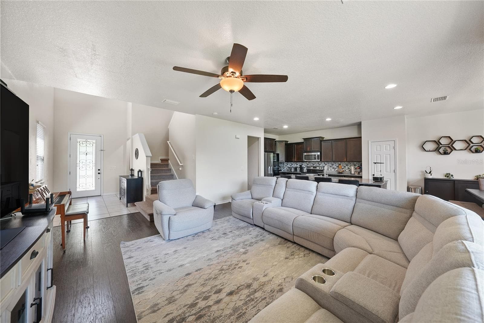 Single Family Residence at 8415 LOBLOLLY PINE CT, RIVERVIEW, photo 4 of 38