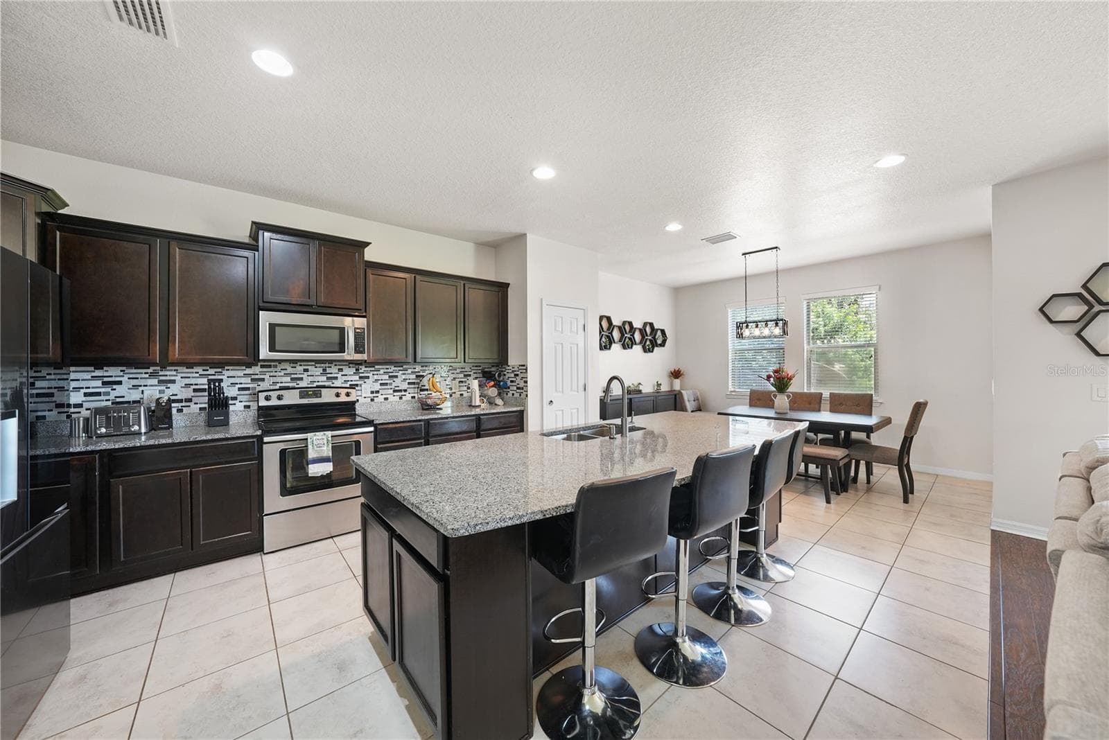 Single Family Residence at 8415 LOBLOLLY PINE CT, RIVERVIEW, photo 5 of 38
