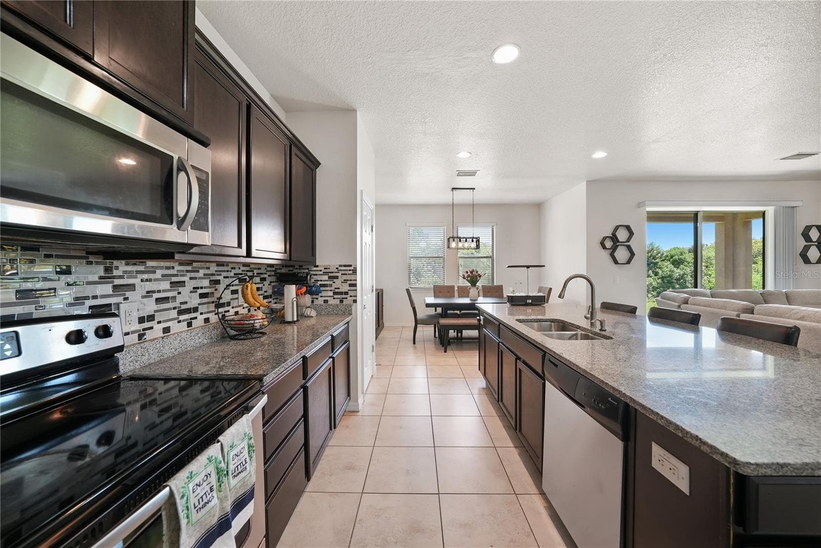 Single Family Residence at 8415 LOBLOLLY PINE CT, RIVERVIEW, photo 6 of 38