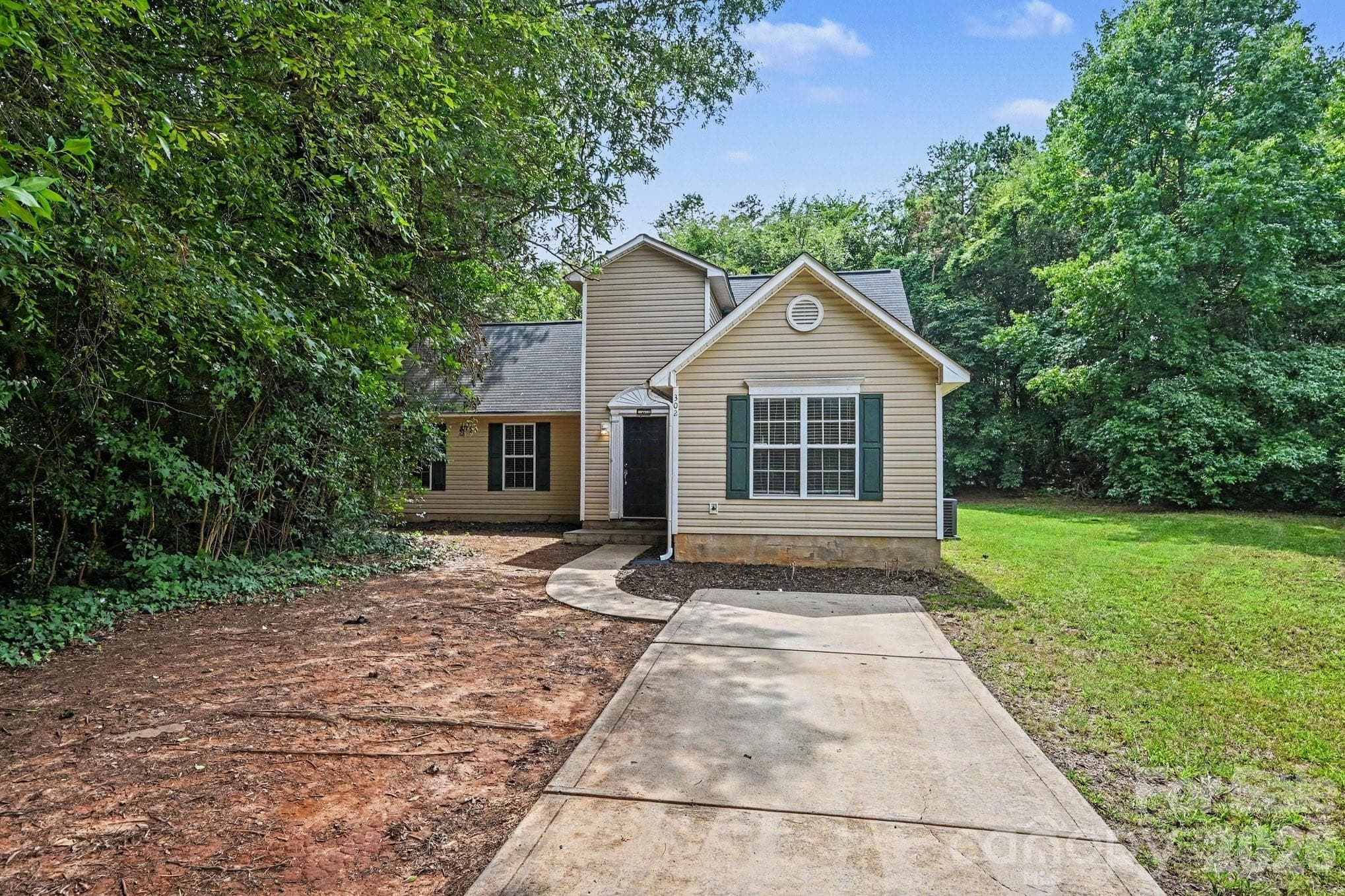 Single Family Residence at 302 Touch Me Not Lane, Charlotte, photo 3 of 20