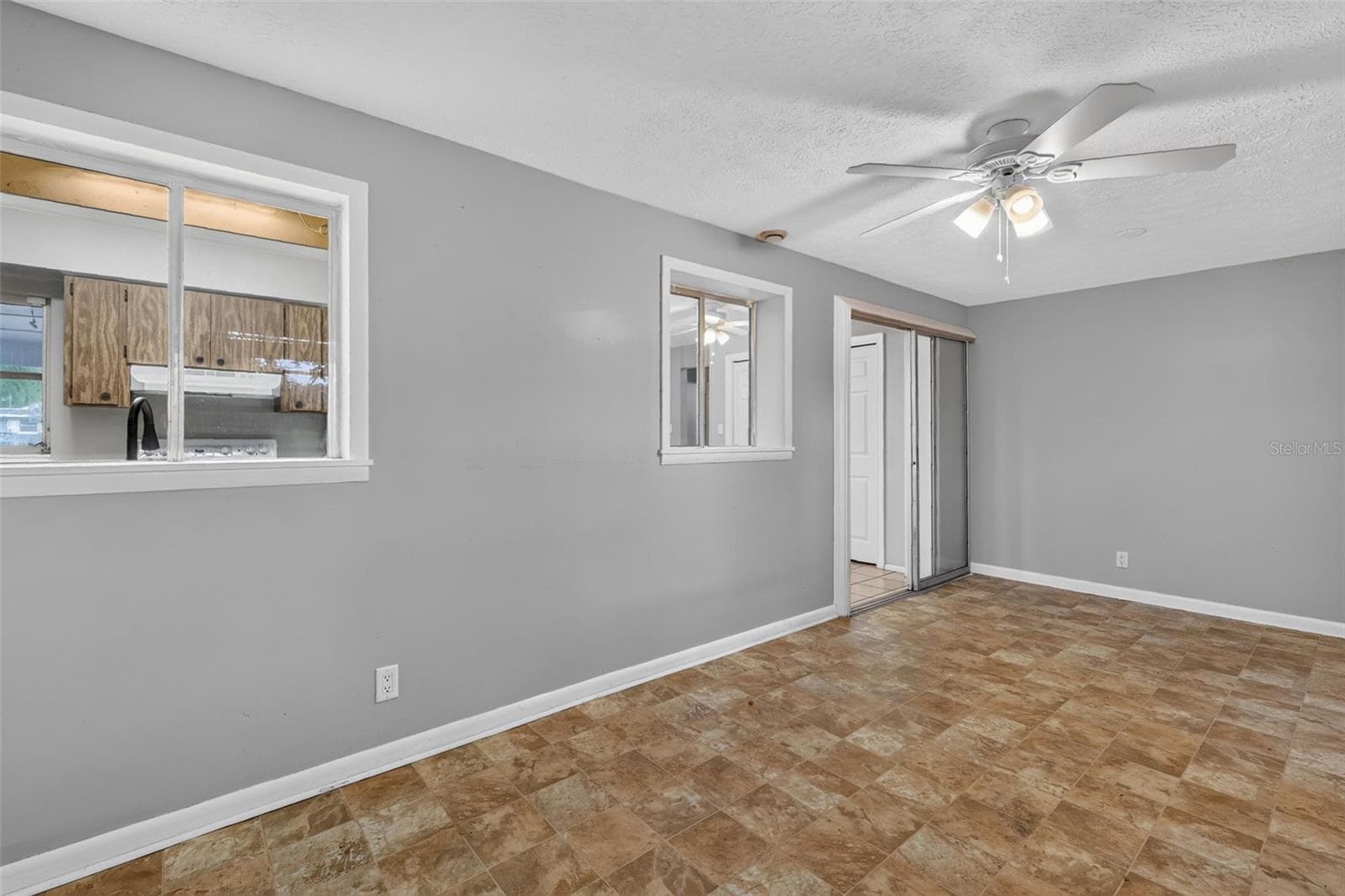Bonus/Florida Room Provides Desired Extra Living Space In the Home - 1305 ORANGE AVE, TAVARES