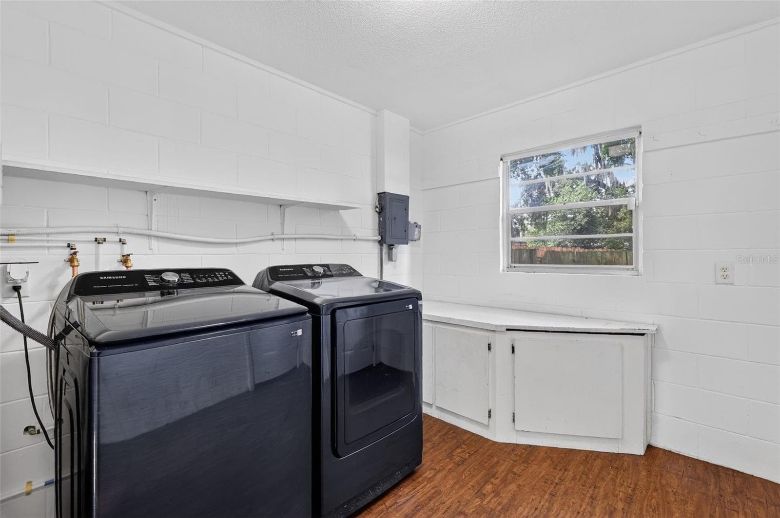 Nice Sized Utility/Laundry Room with Built-in Cabinetry and Storage-Samsung Washer and Dryer Included! - 1305 ORANGE AVE, TAVARES