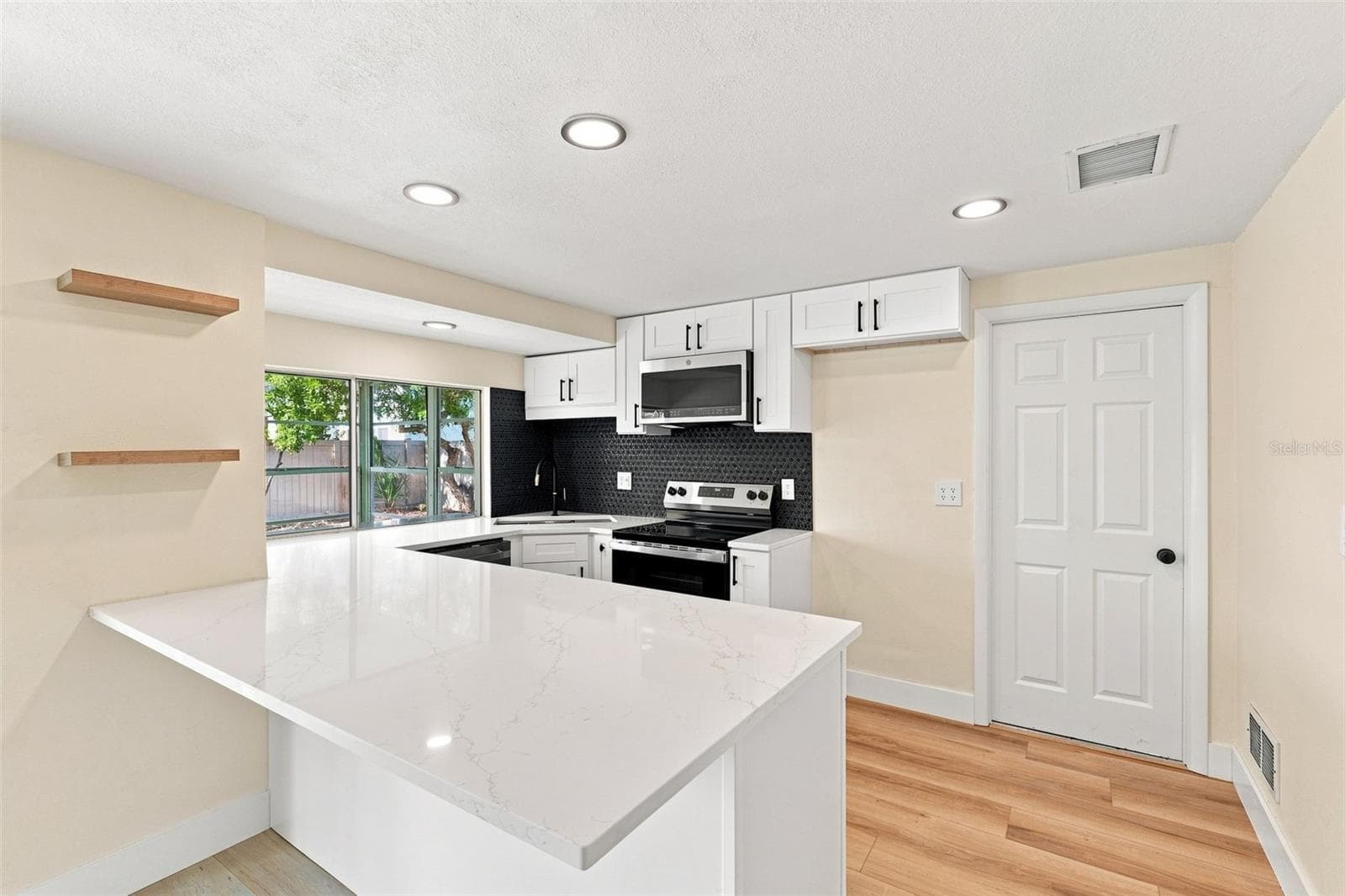 Single Family Residence at 3128 HARVARDSTON LOOP, HOLIDAY, photo 17 of 50