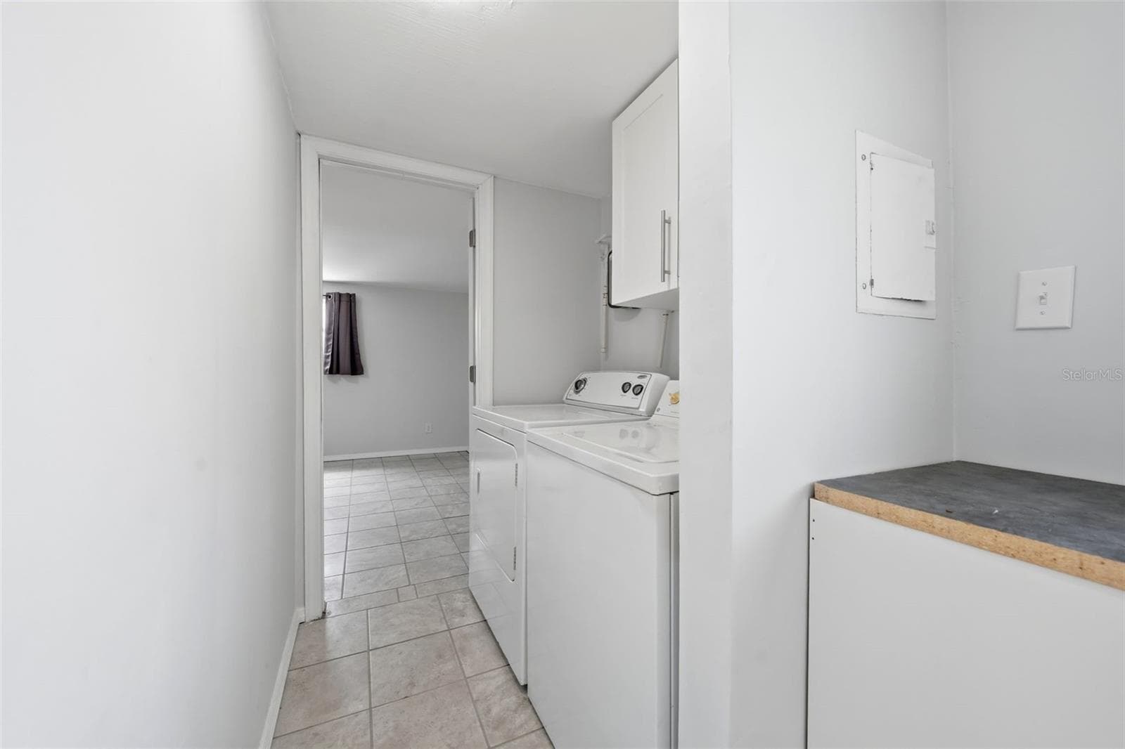 indoor laundry - 44945 2ND ST, DELAND
