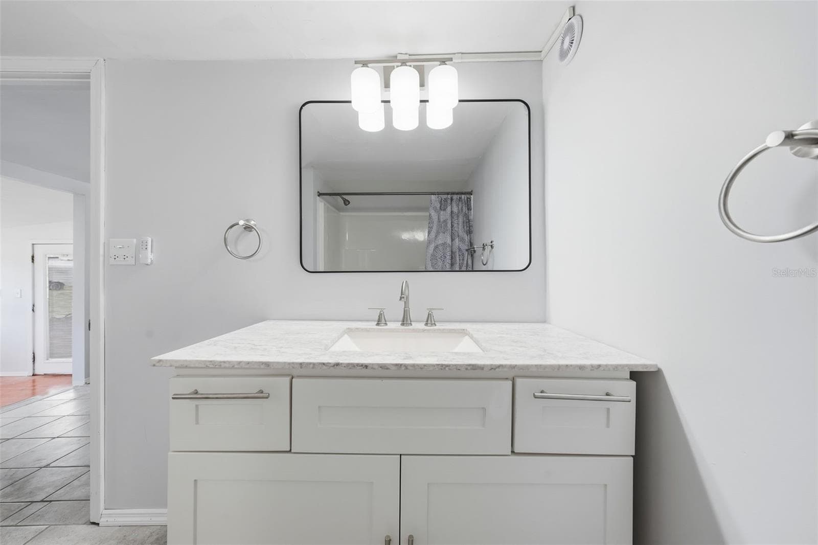guest bathroom - 44945 2ND ST, DELAND