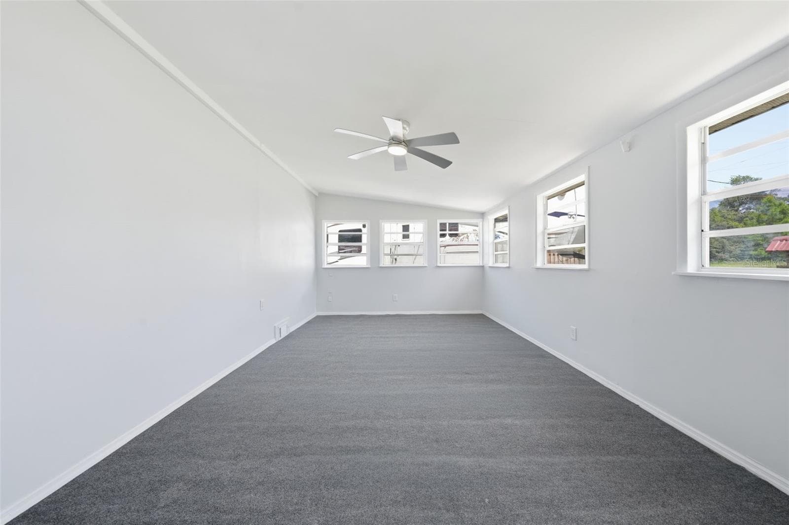 family room/great room - 44945 2ND ST, DELAND