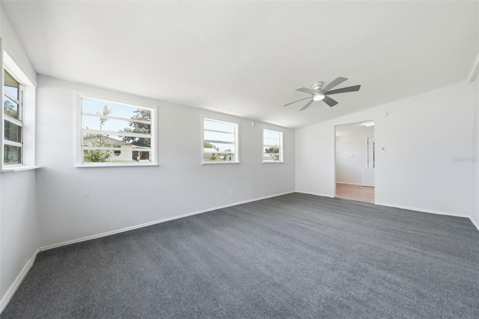 family room/great room - 44945 2ND ST, DELAND