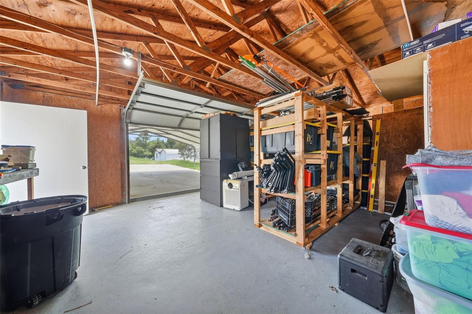 garage - 44945 2ND ST, DELAND