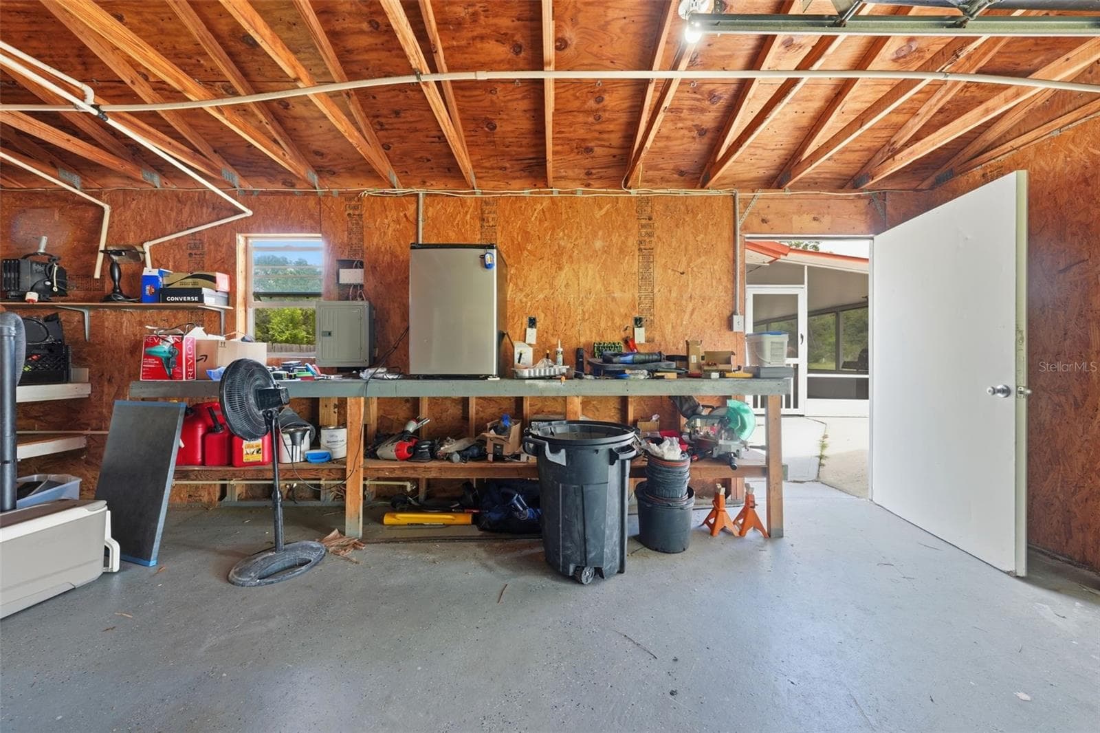 garage showing work area - 44945 2ND ST, DELAND